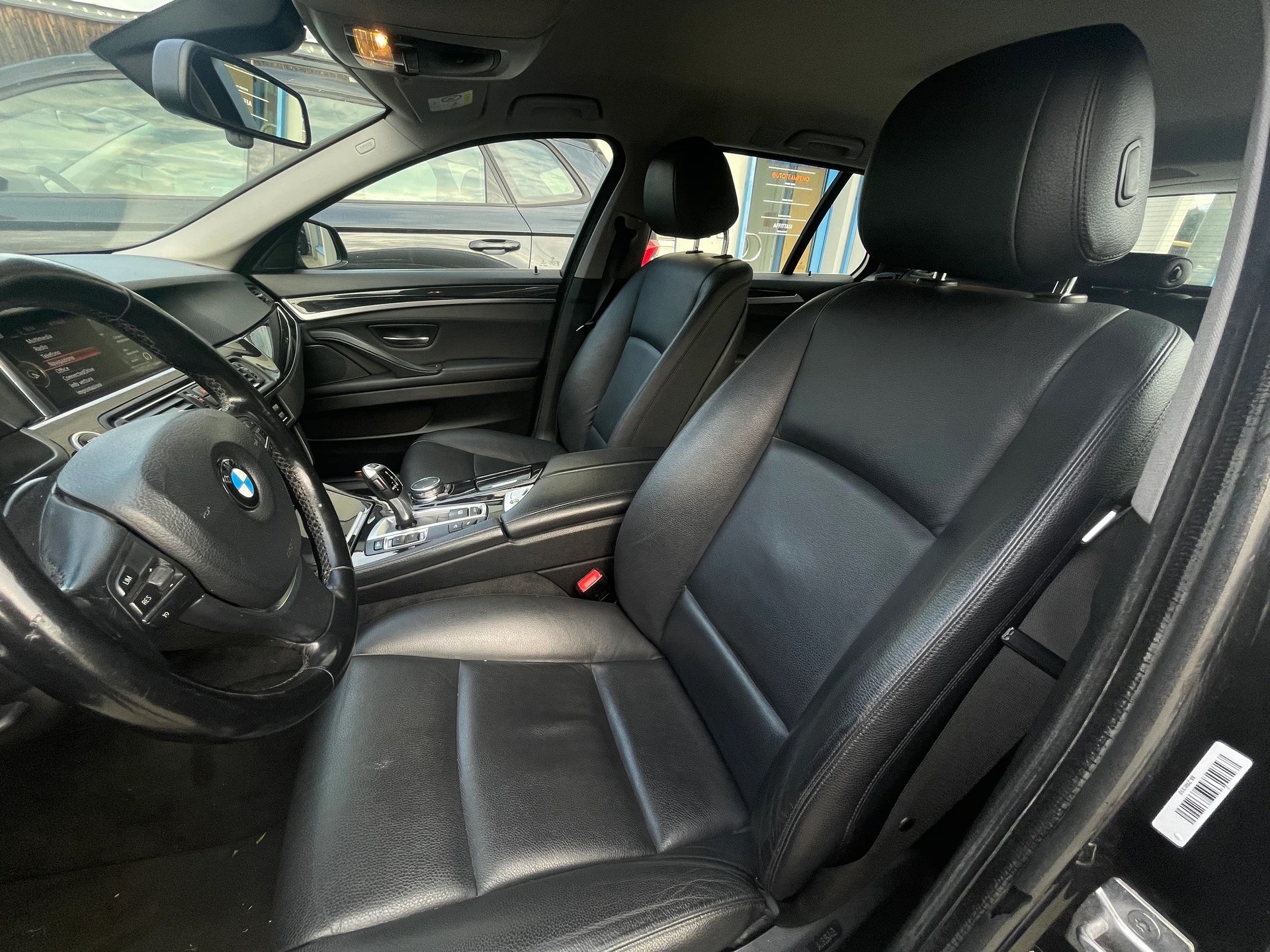 BMW 520d xDrive Touring Steptronic-image-6