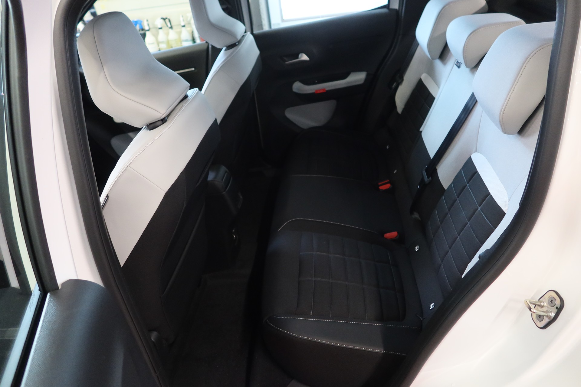 CITROEN e-C3 44kWh Plus-image-8