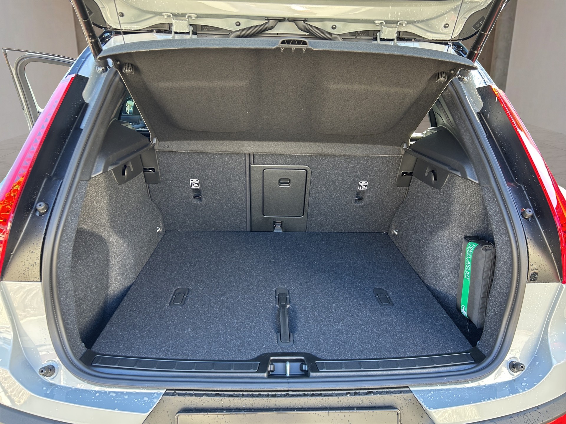 VOLVO EX40 Twin Black Edition AWD-image-12