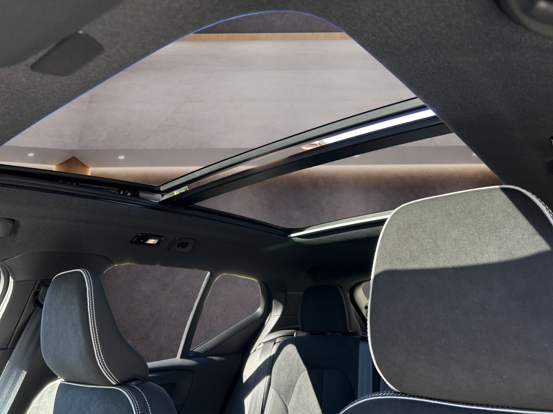 VOLVO EX40 Twin Black Edition AWD-image-9