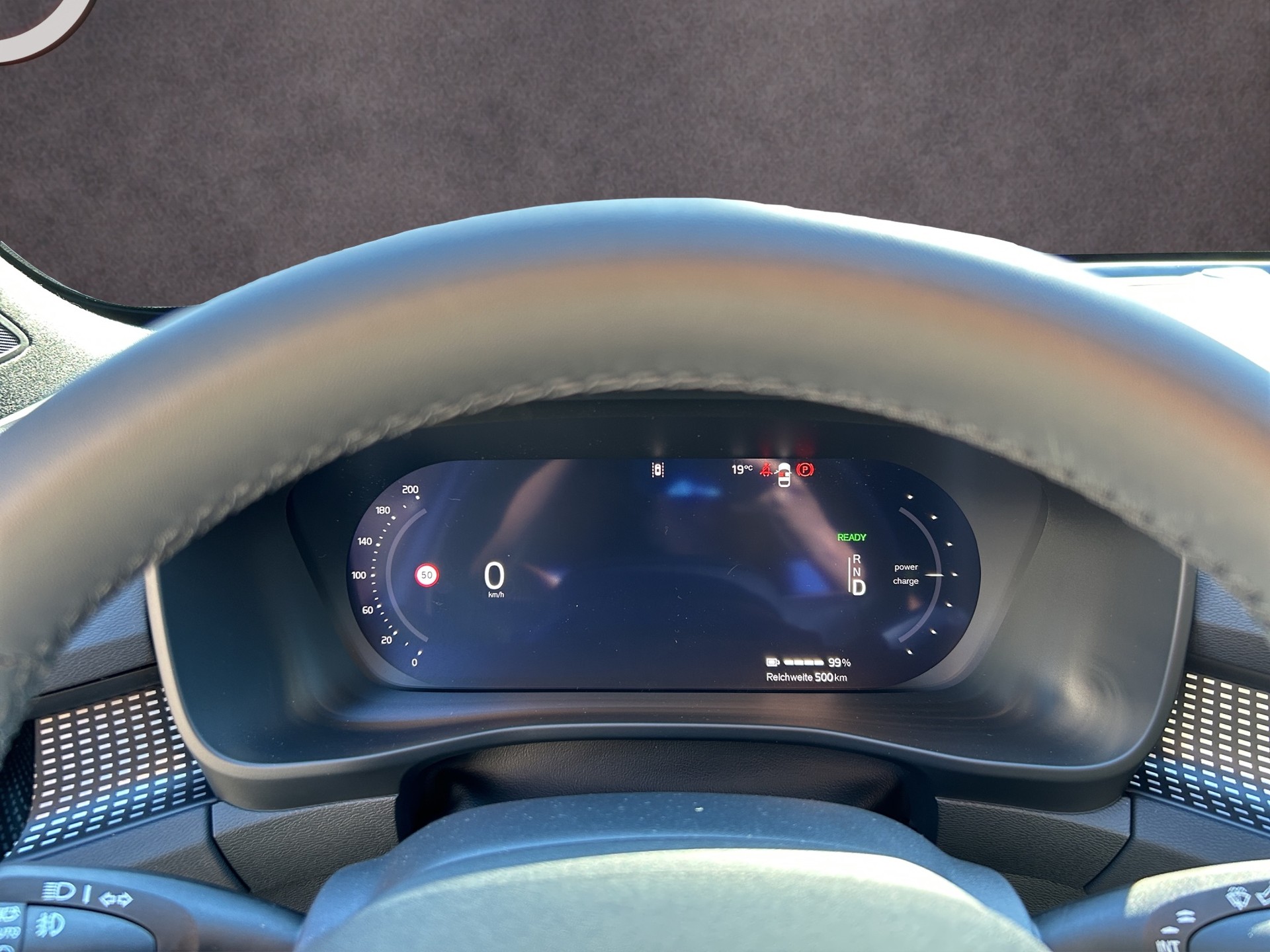 VOLVO EX40 Twin Black Edition AWD-image-16