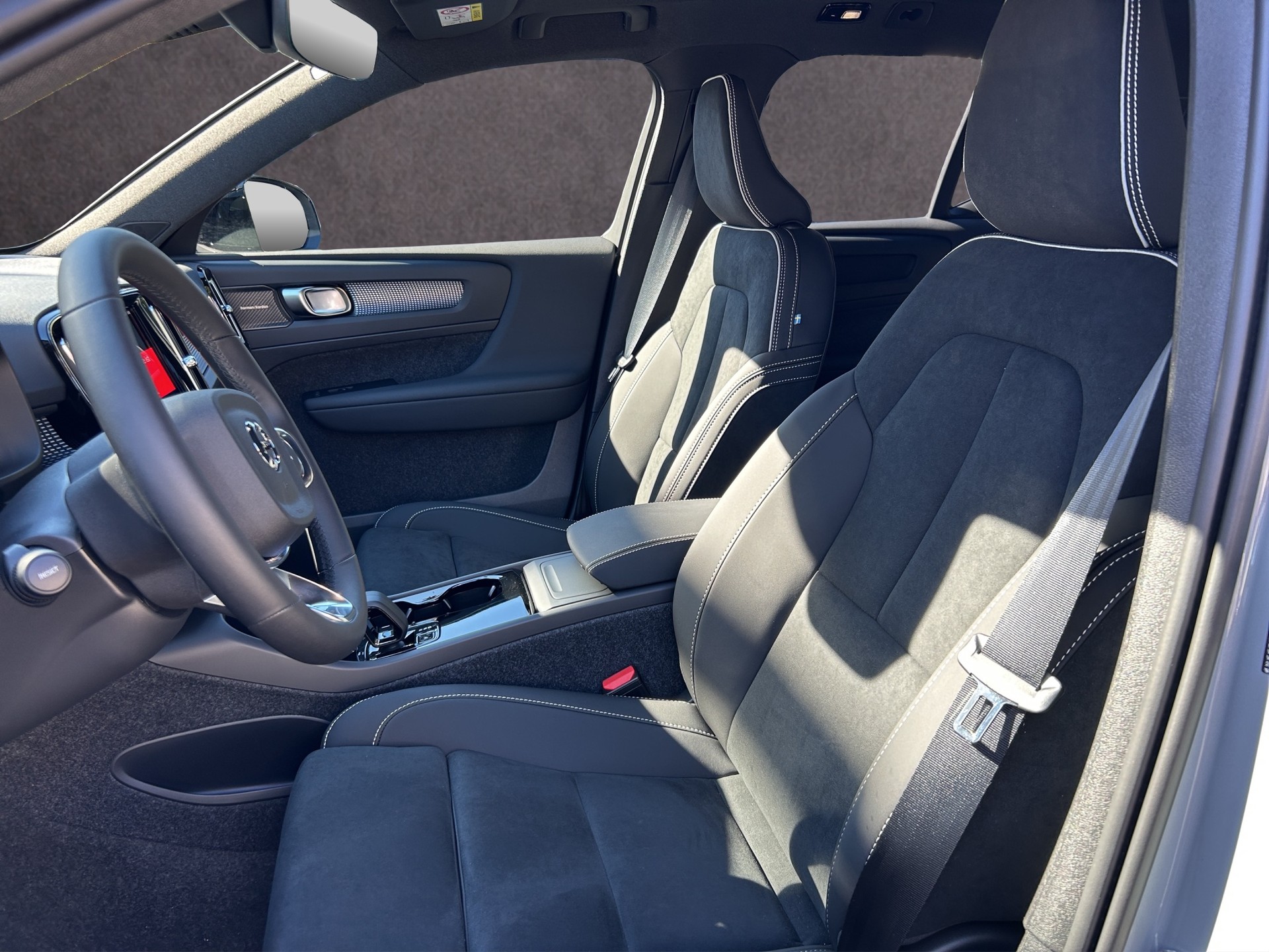 VOLVO EX40 Twin Black Edition AWD-image-8