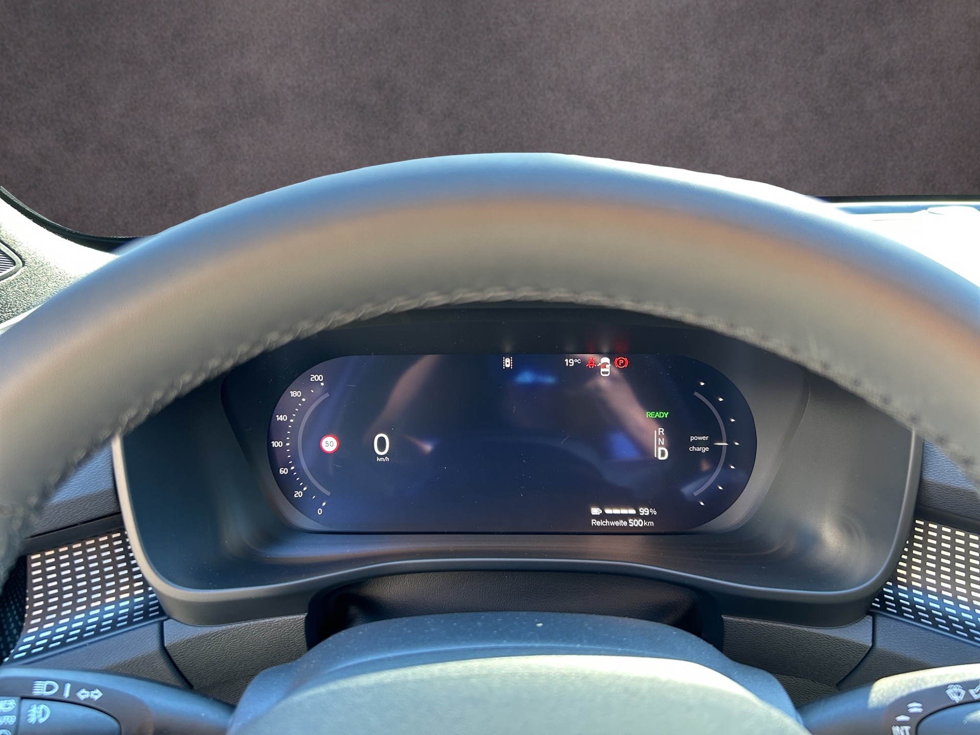VOLVO EX40 Twin Black Edition AWD-image-12