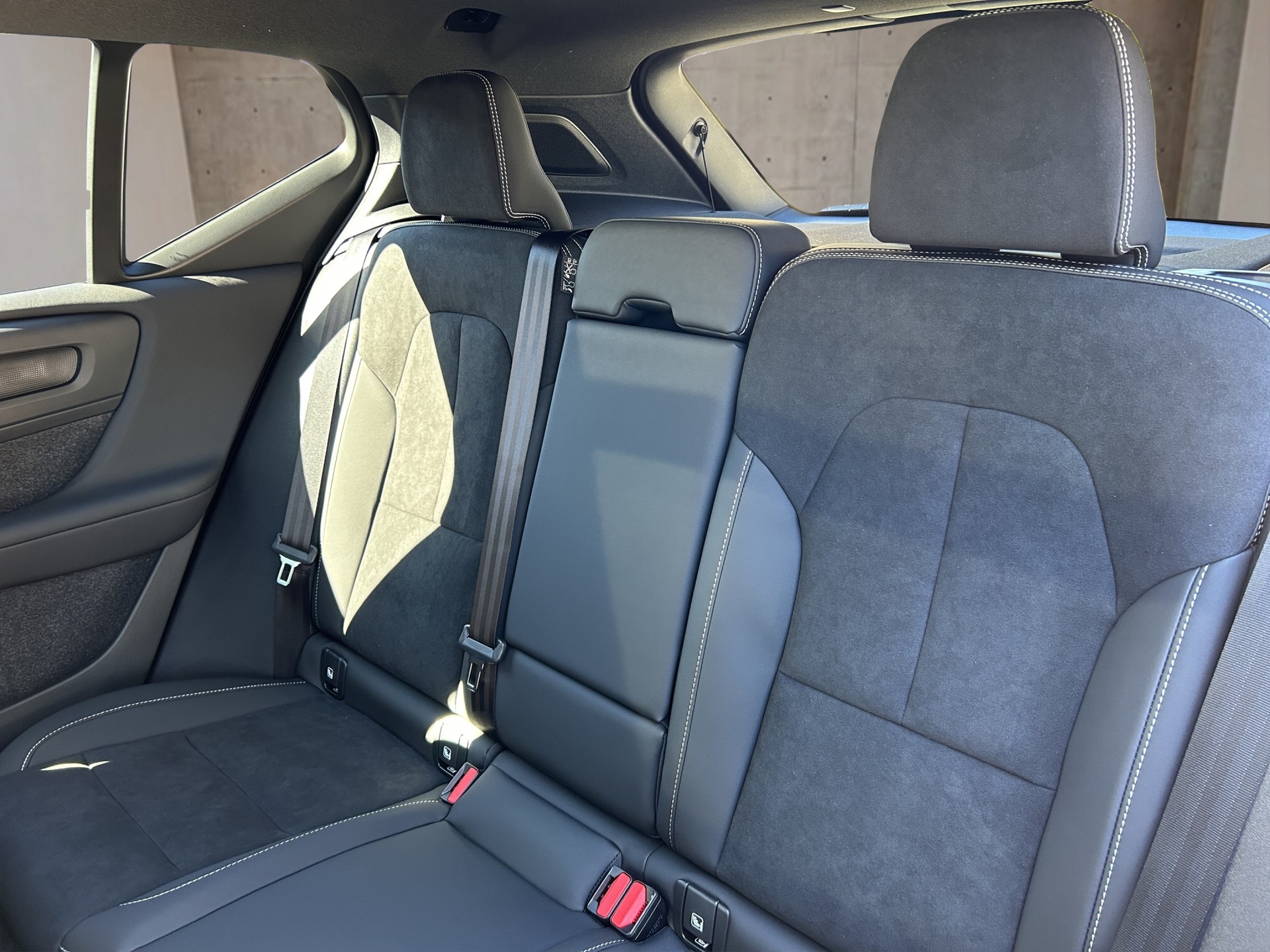 VOLVO EX40 Twin Black Edition AWD-image-11
