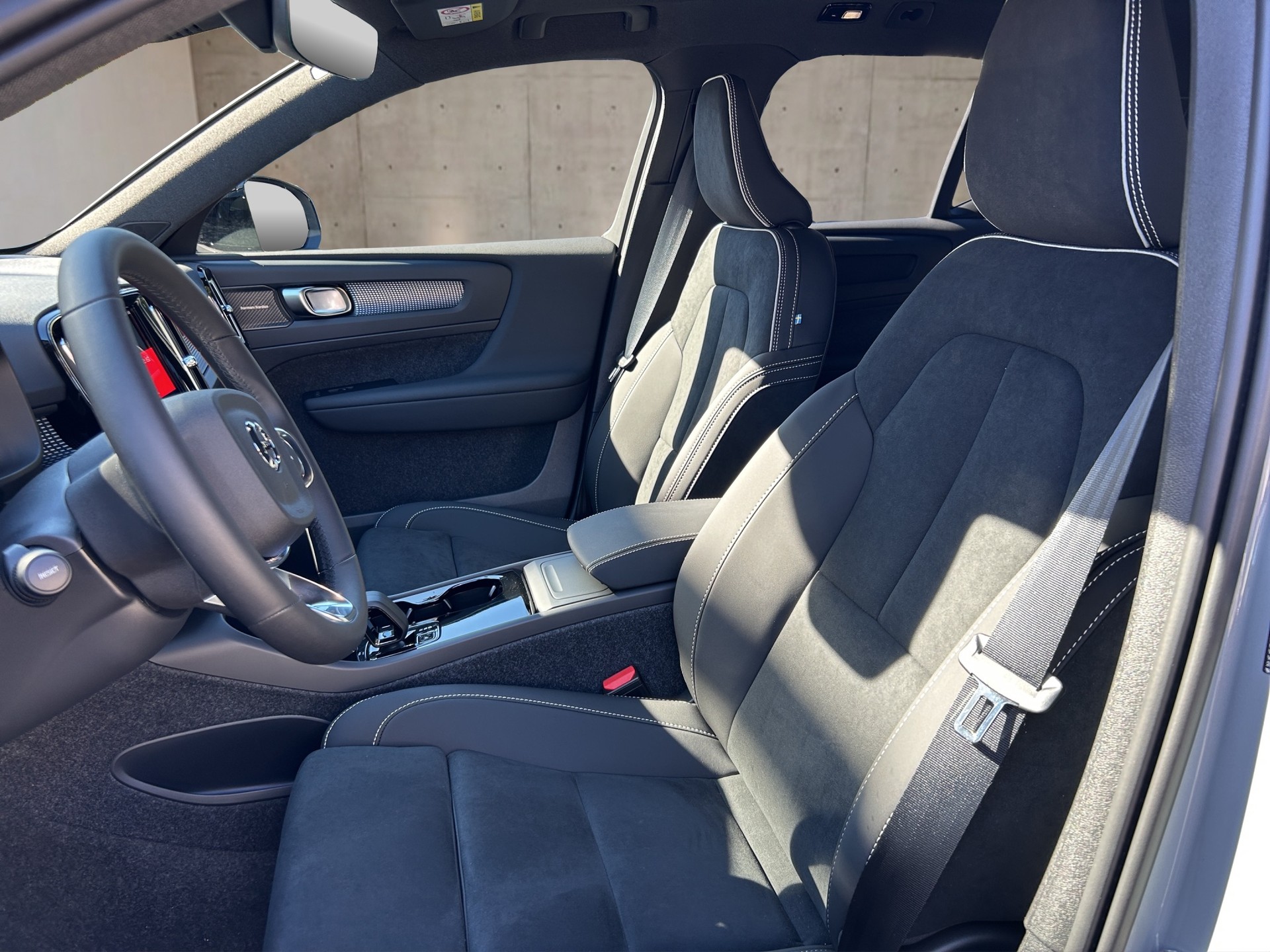 VOLVO EX40 Twin Black Edition AWD-image-10
