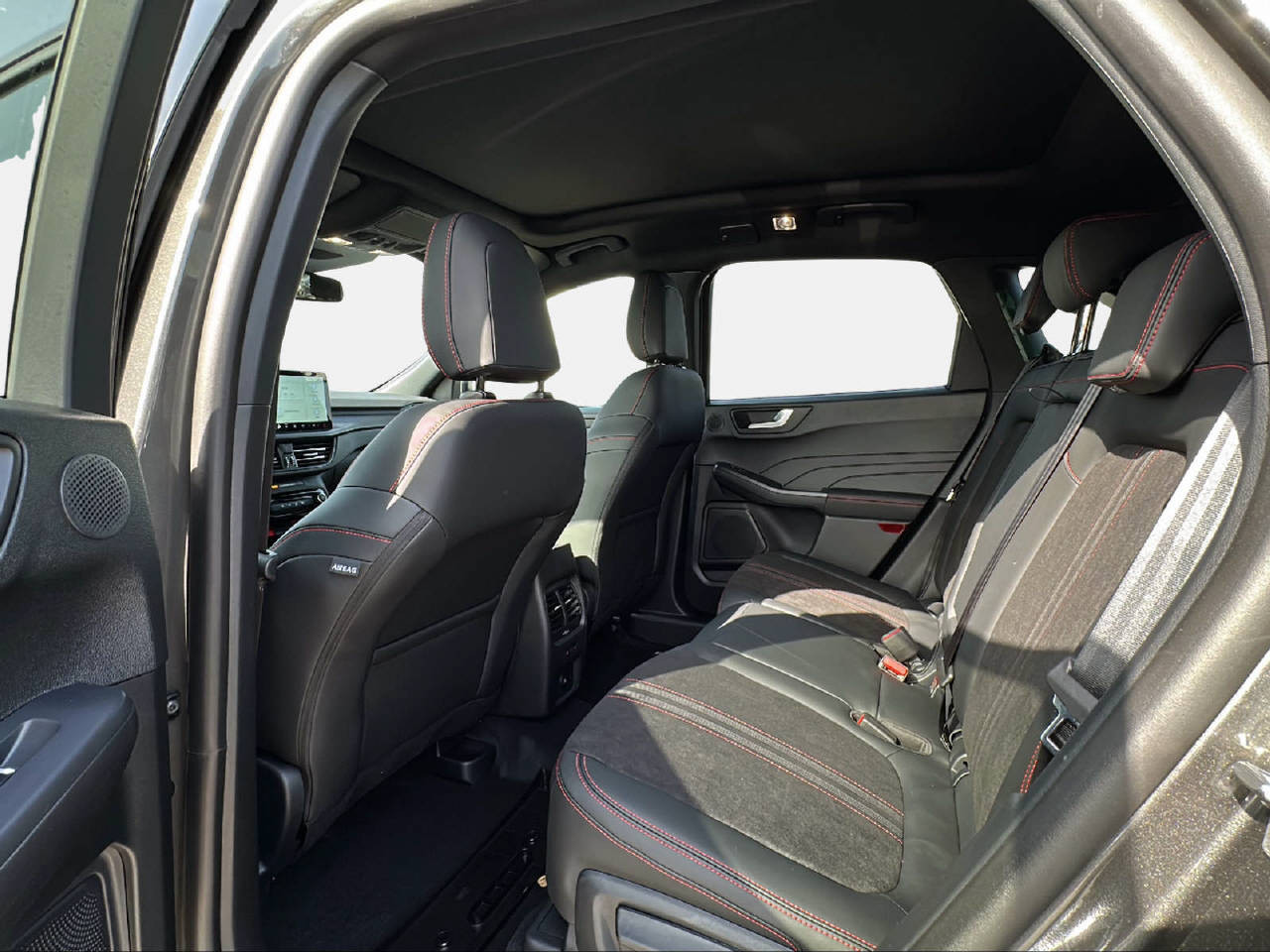 FORD Kuga 2.5 Hybrid ST-Line X AWD-image-12
