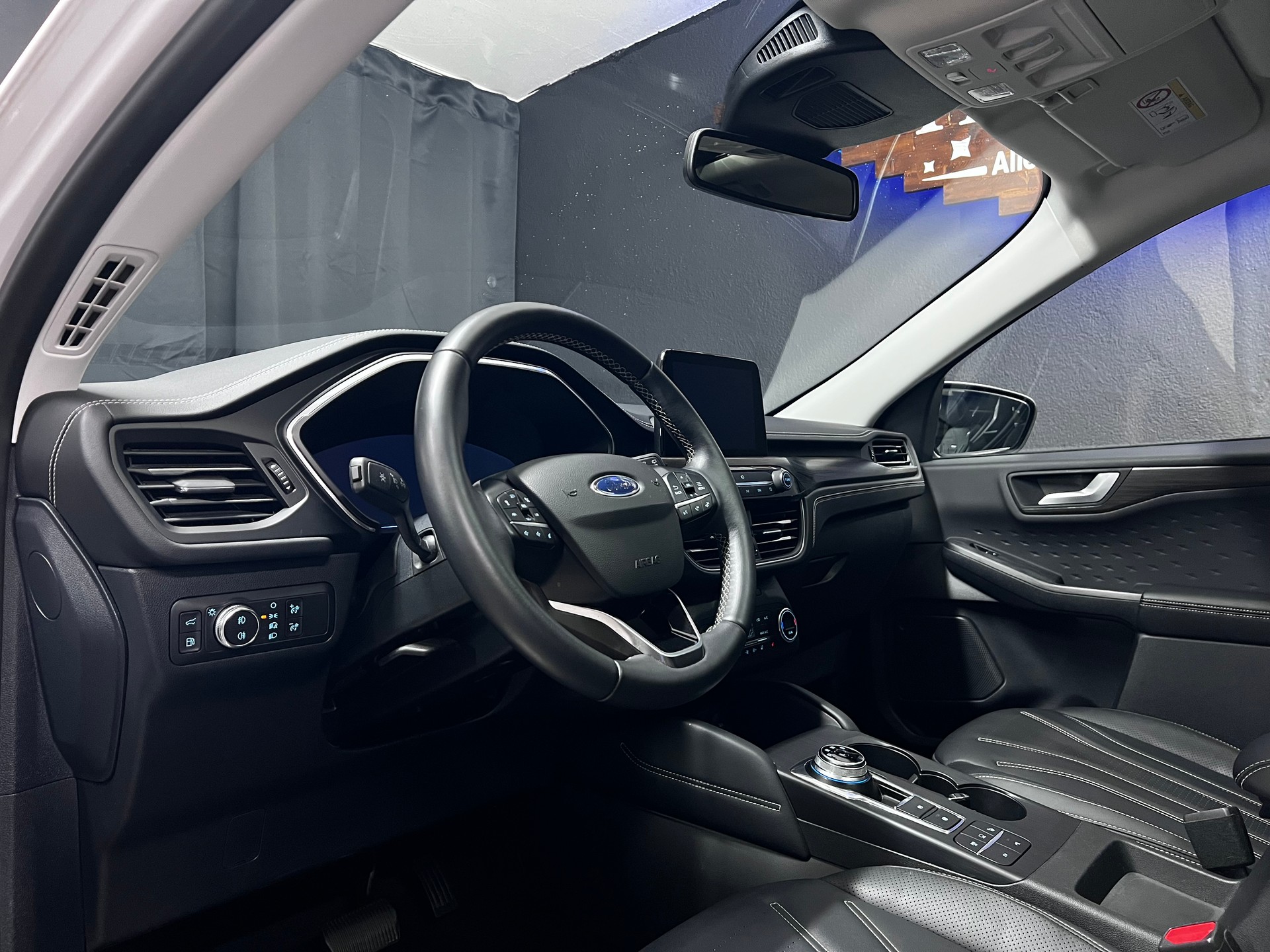 FORD Kuga 2.5 PHEV Vignale 2WD-image-9