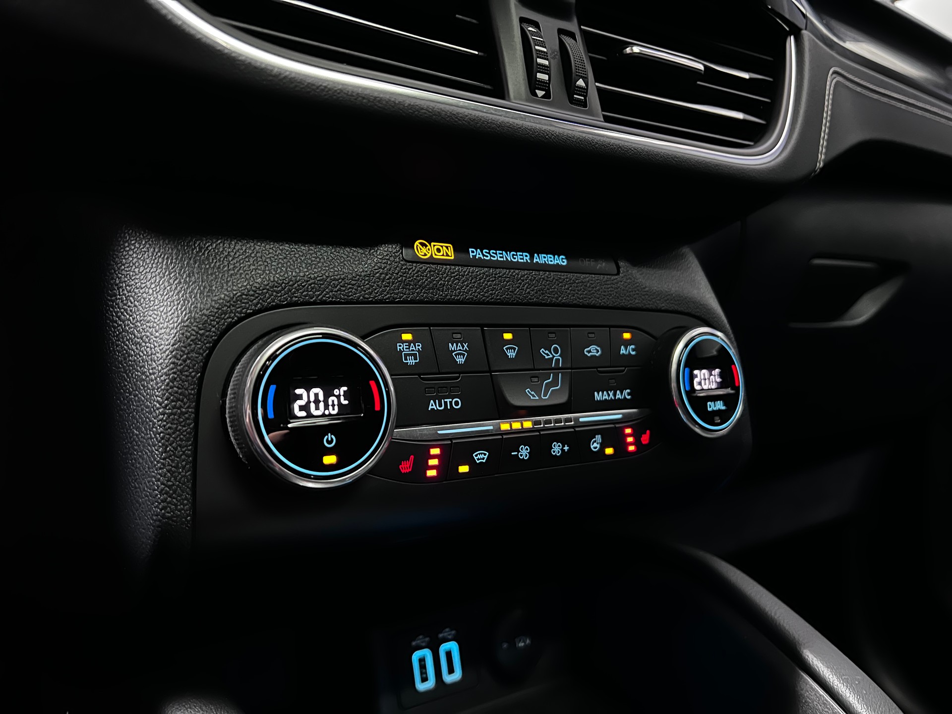FORD Kuga 2.5 PHEV Vignale 2WD-image-11