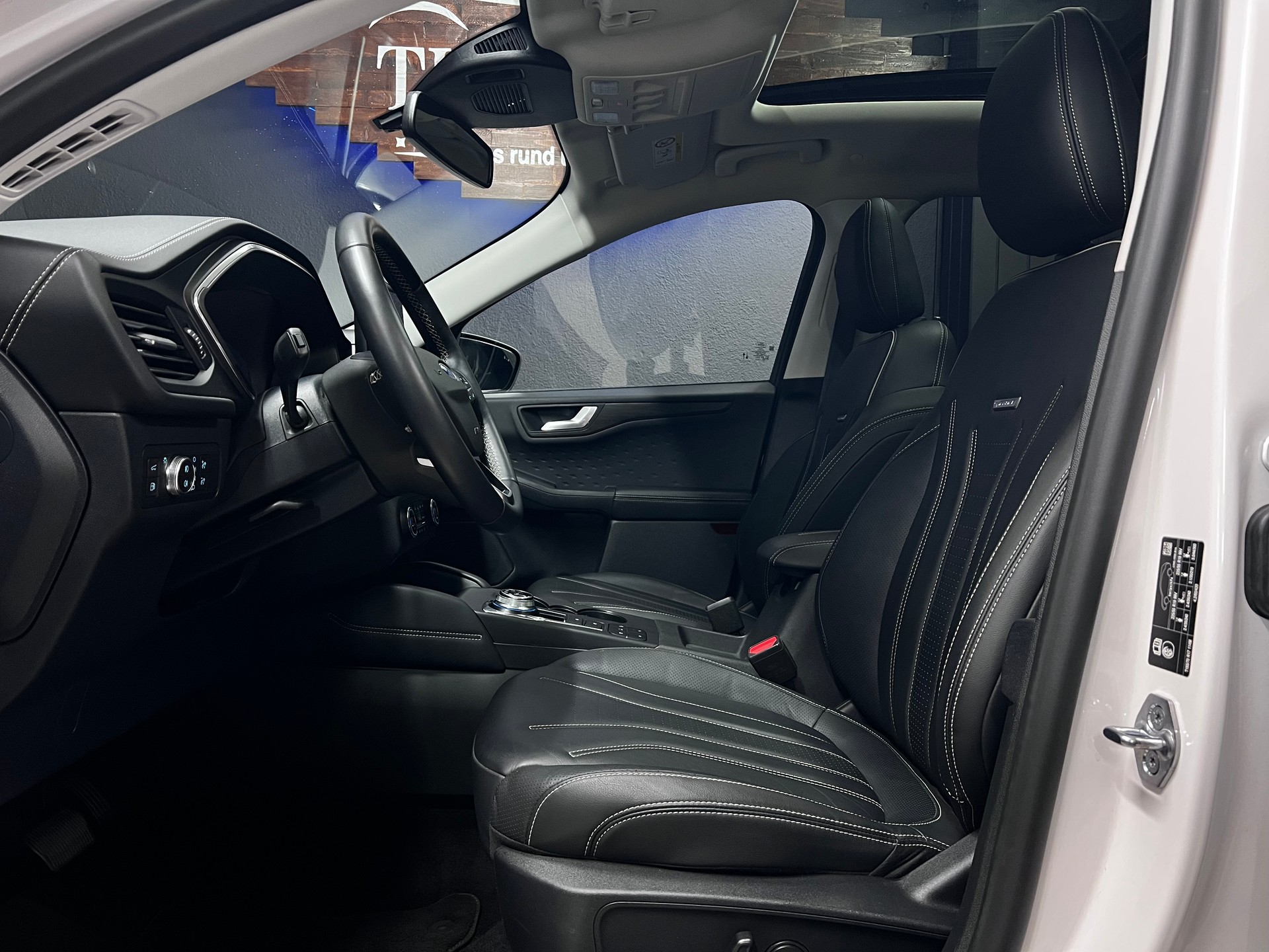 FORD Kuga 2.5 PHEV Vignale 2WD-image-8