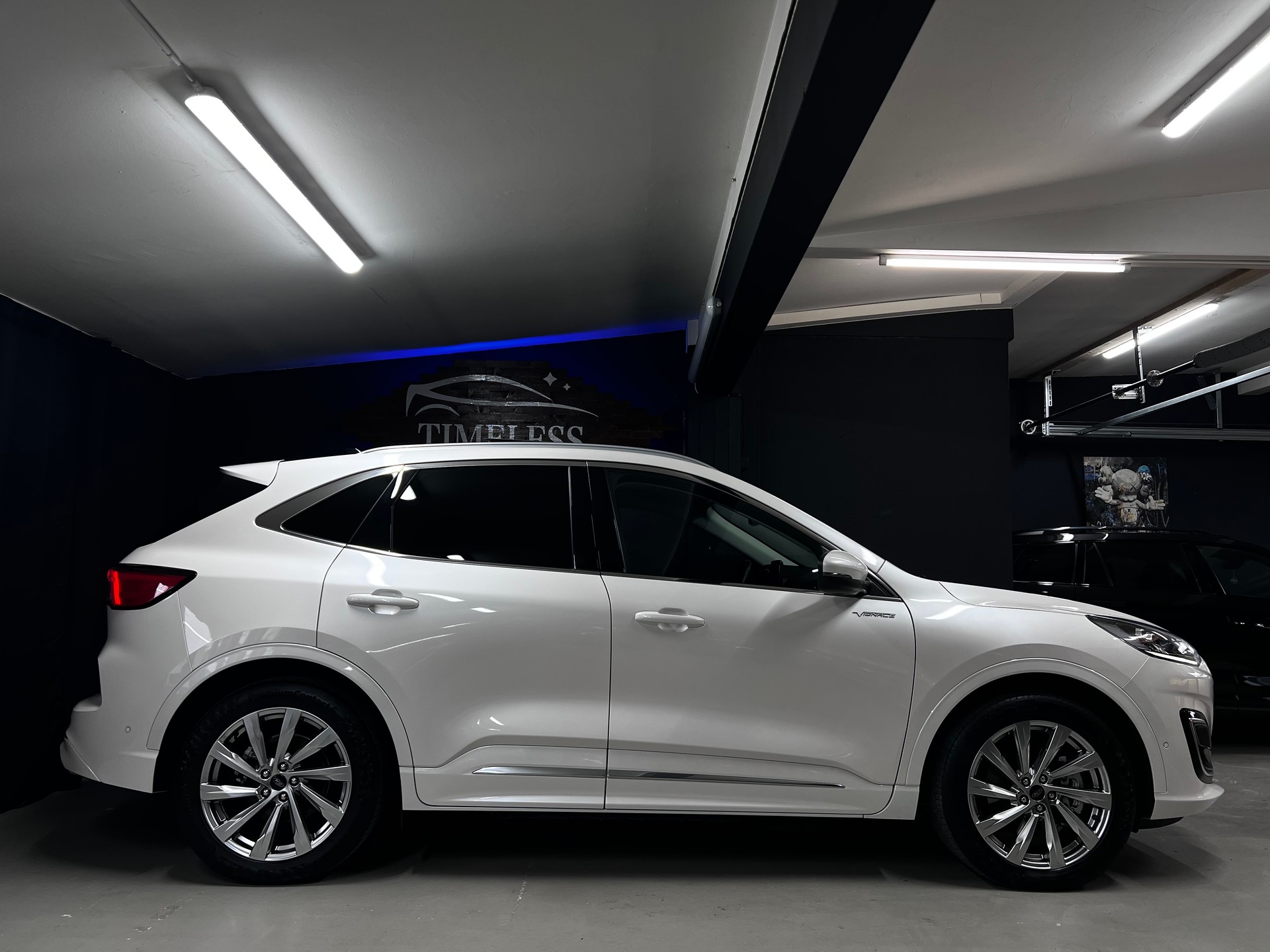 FORD Kuga 2.5 PHEV Vignale 2WD-image-3