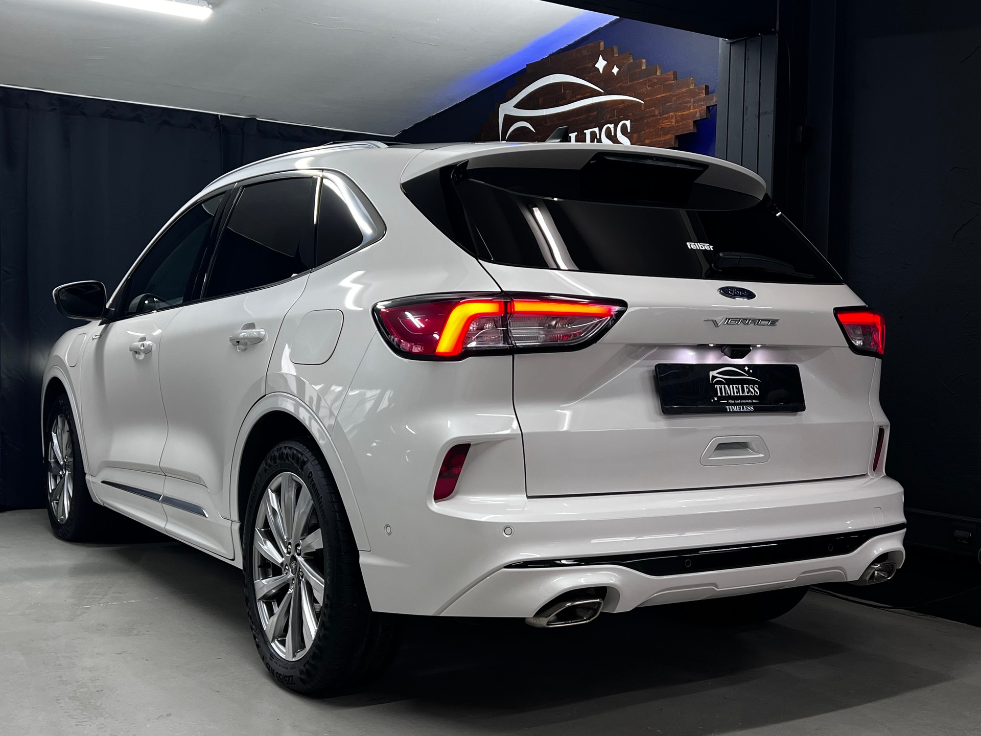FORD Kuga 2.5 PHEV Vignale 2WD-image-5