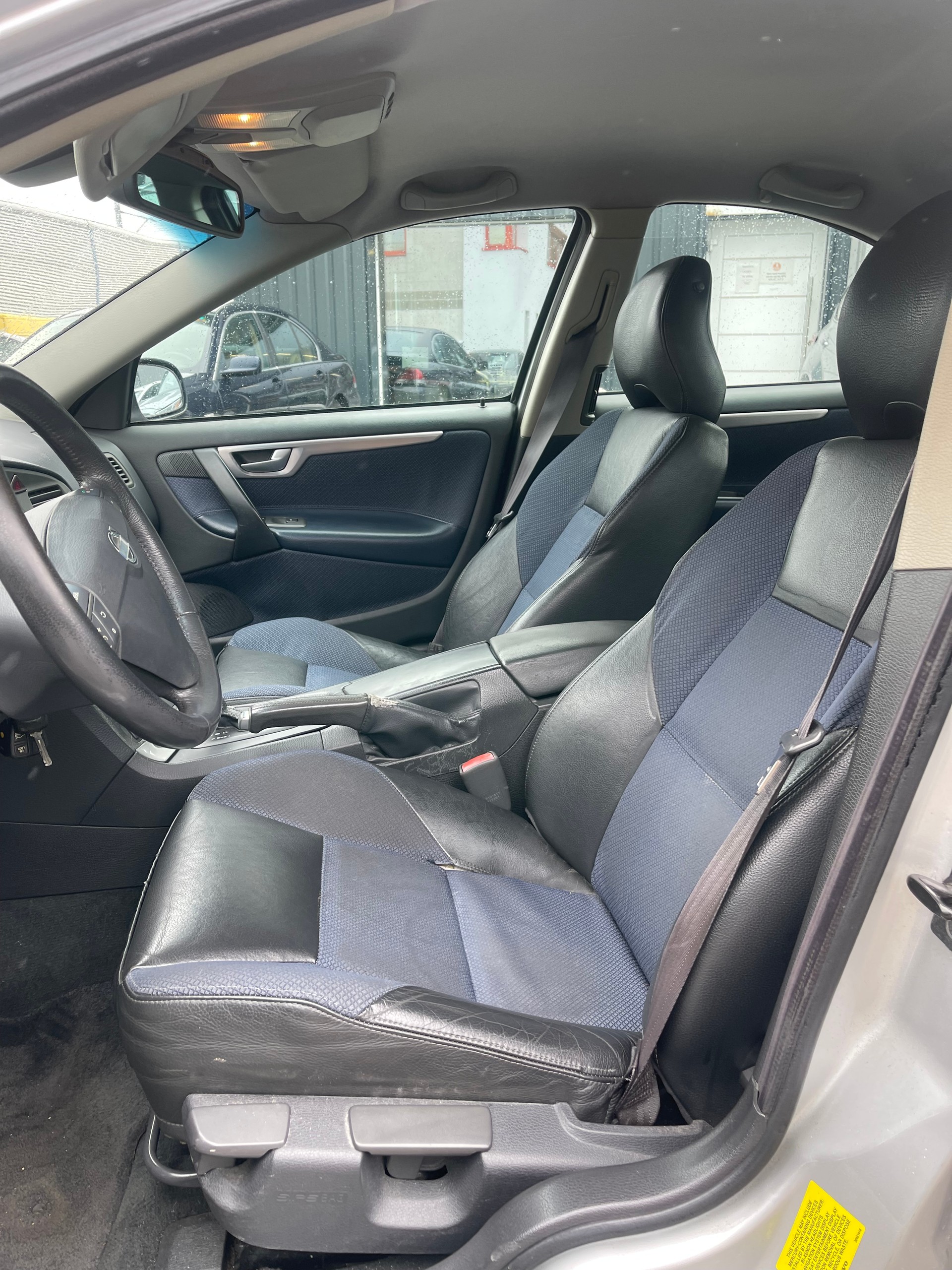 VOLVO S60 2.4T-image-9