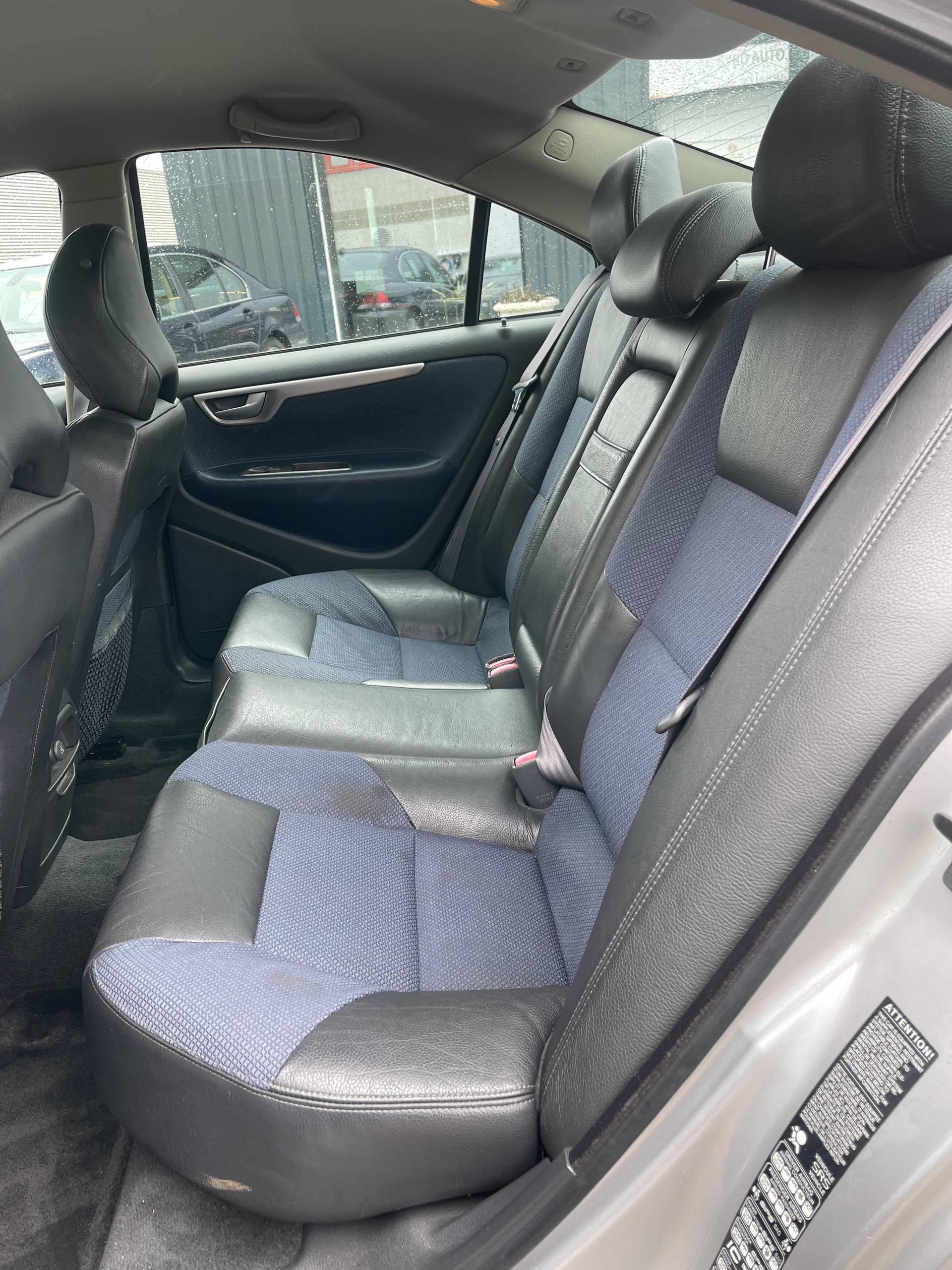 VOLVO S60 2.4T-image-10