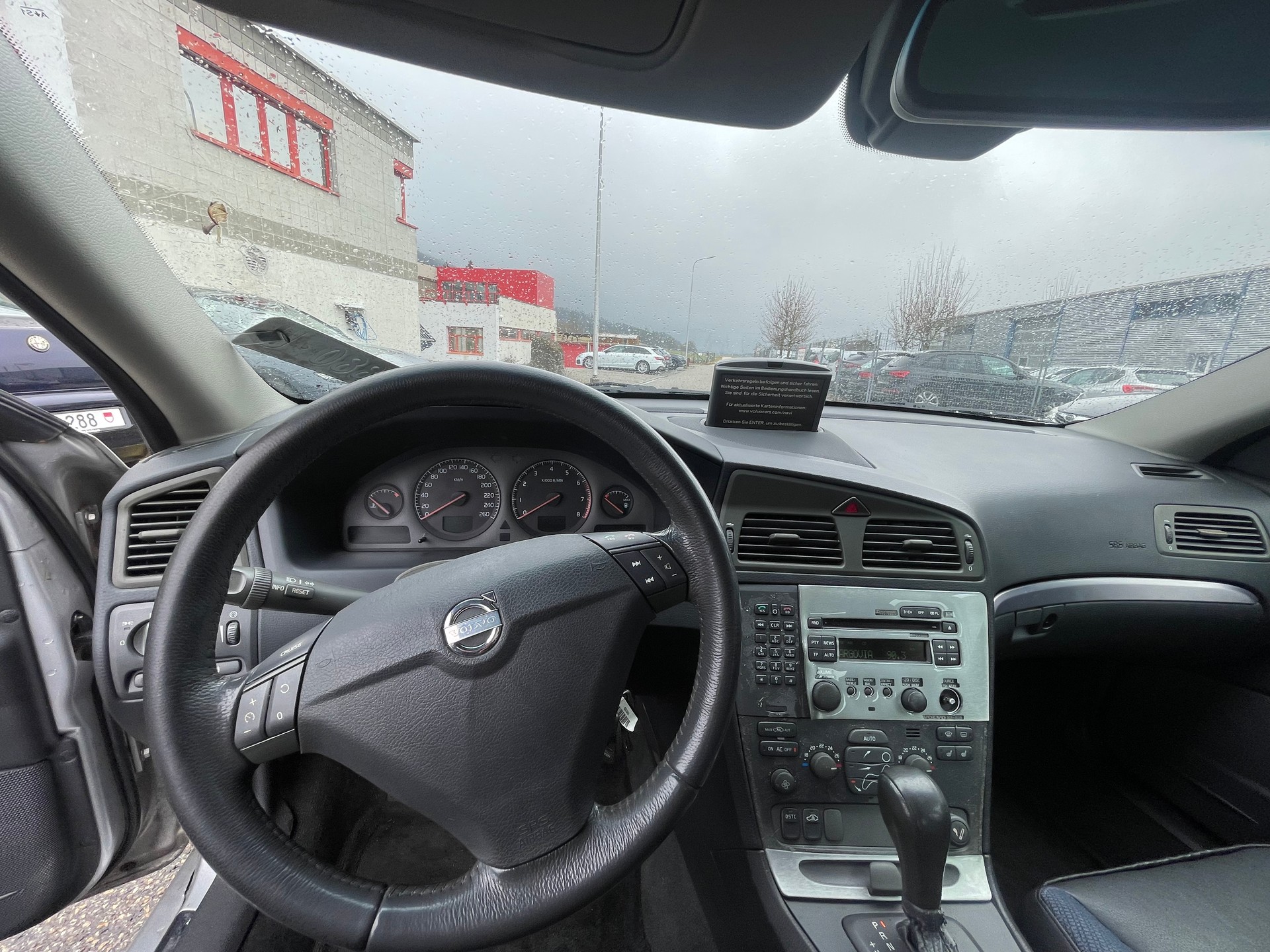 VOLVO S60 2.4T-image-8