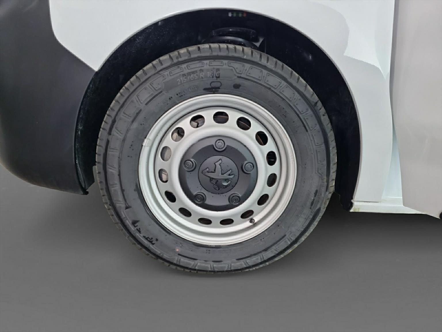 PEUGEOT e-Expert Premium 50KWh Long L3-image-15
