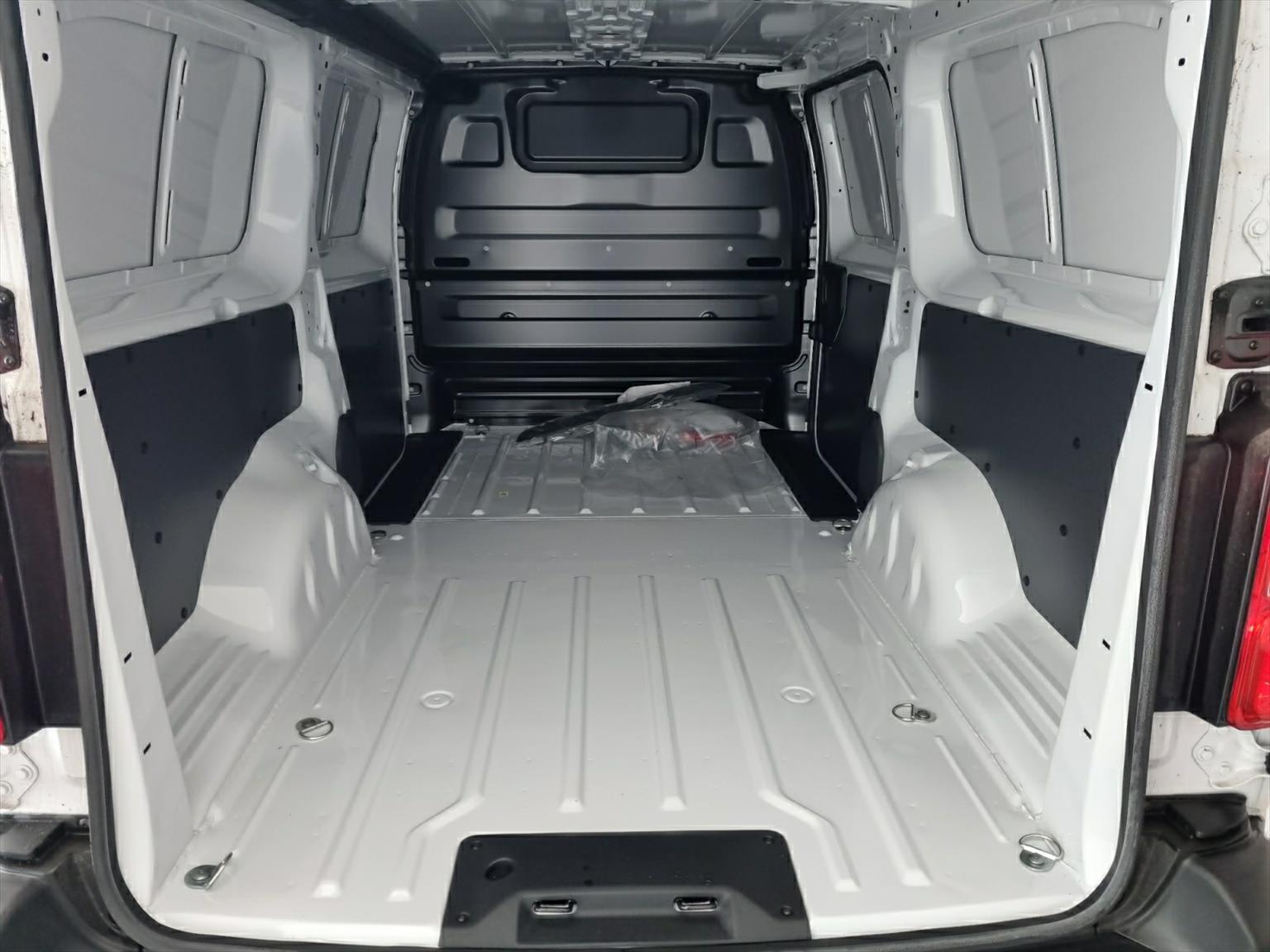 PEUGEOT e-Expert Premium 50KWh Long L3-image-13