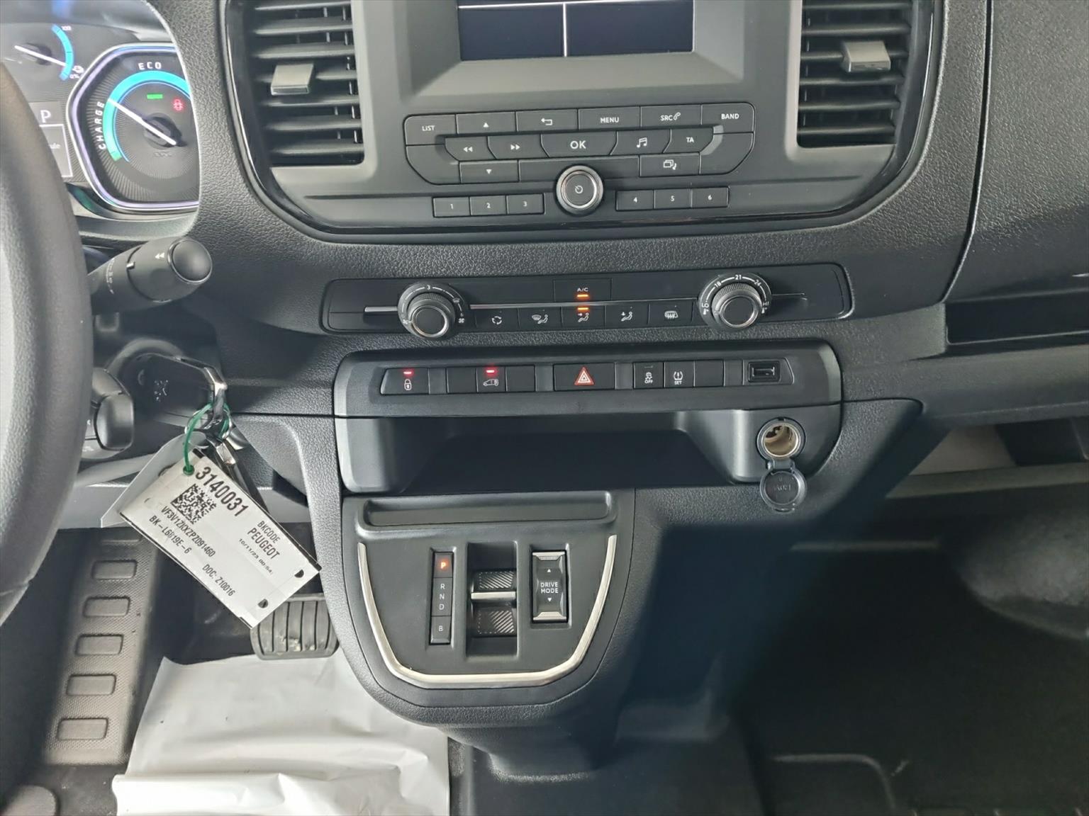 PEUGEOT e-Expert Premium 50KWh Long L3-image-7