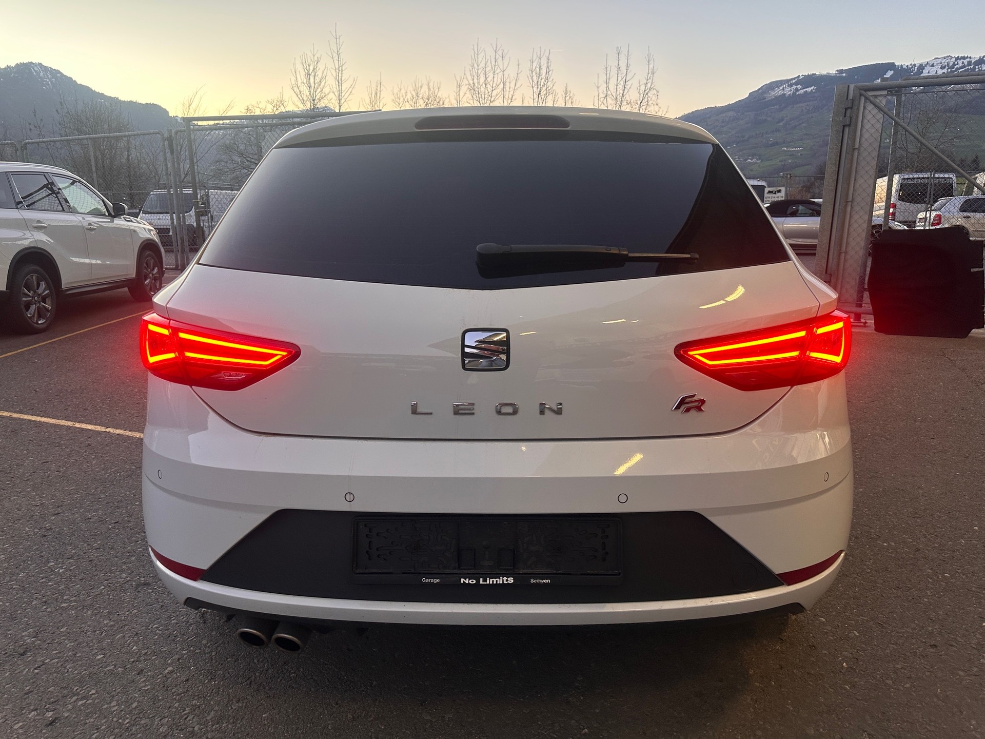 SEAT Leon 2.0 TDI CR FR **ERSTER HAND** SERVICE GEPFLEGT BEI UNS IM HAUSE**FRISCH AB MFK**-image-4