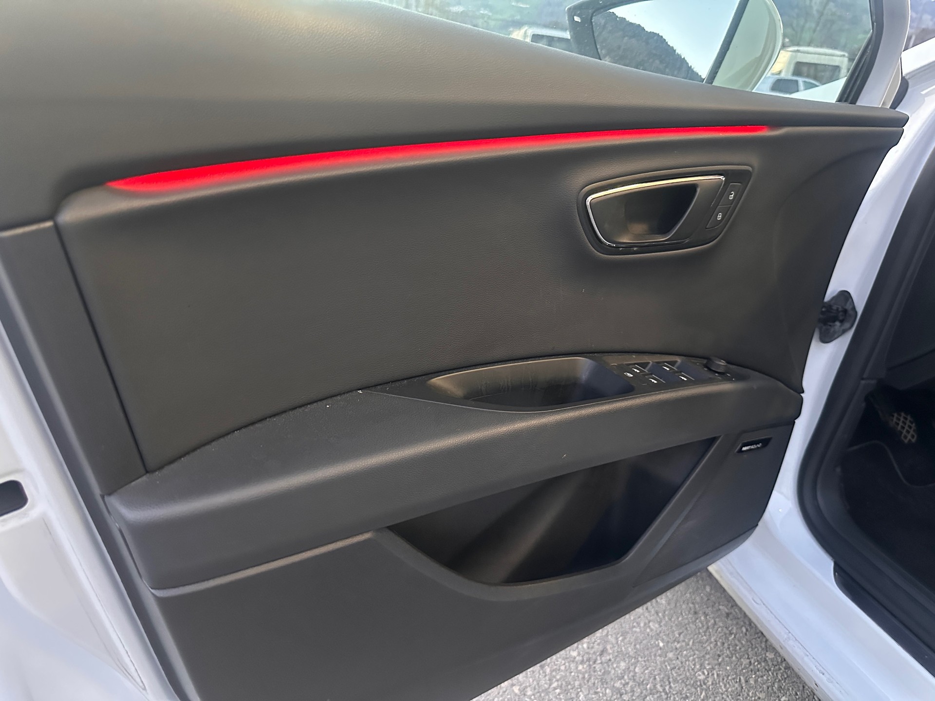 SEAT Leon 2.0 TDI CR FR **ERSTER HAND** SERVICE GEPFLEGT BEI UNS IM HAUSE**FRISCH AB MFK**-image-7