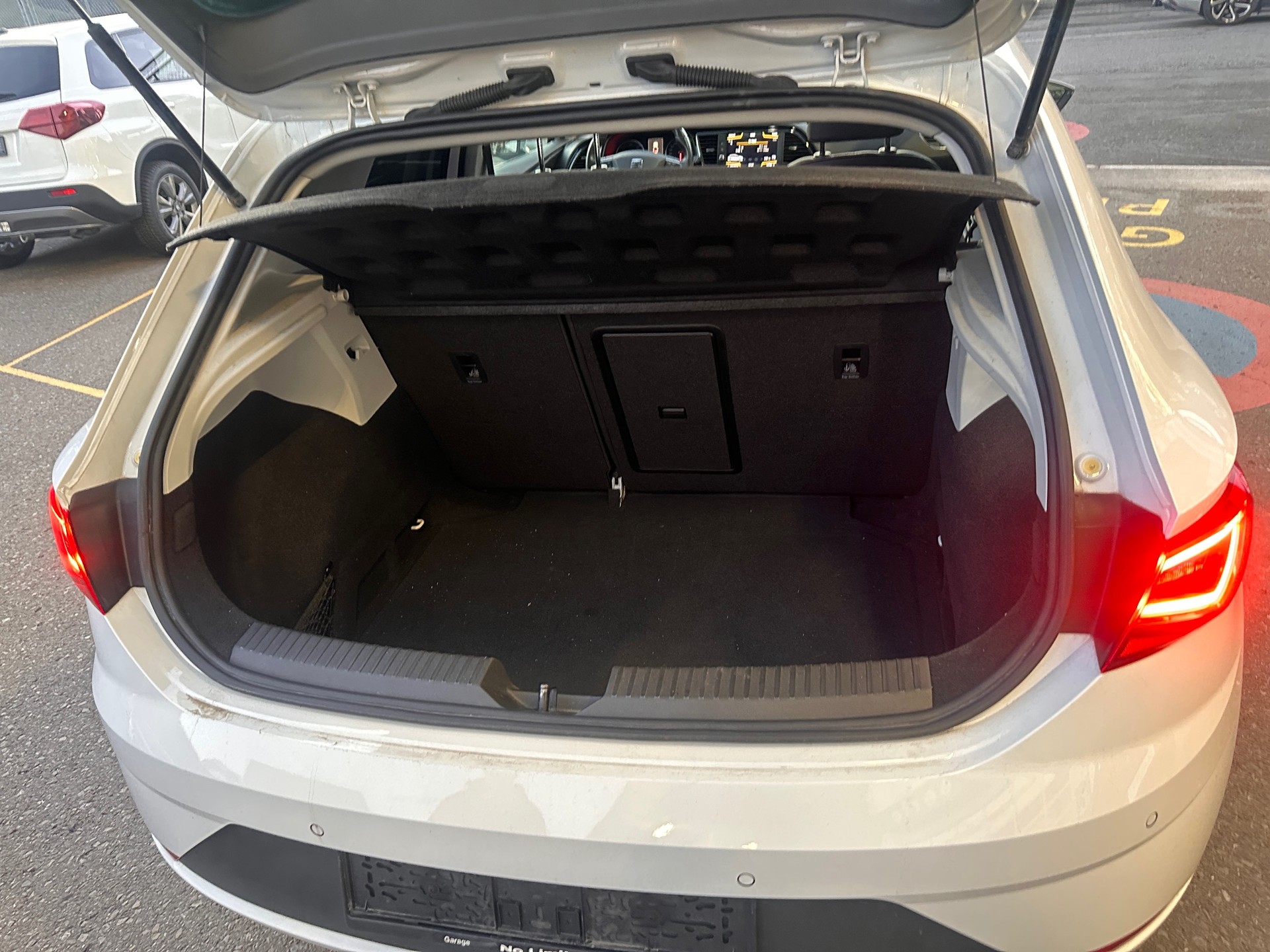 SEAT Leon 2.0 TDI CR FR **ERSTER HAND** SERVICE GEPFLEGT BEI UNS IM HAUSE**FRISCH AB MFK**-image-6