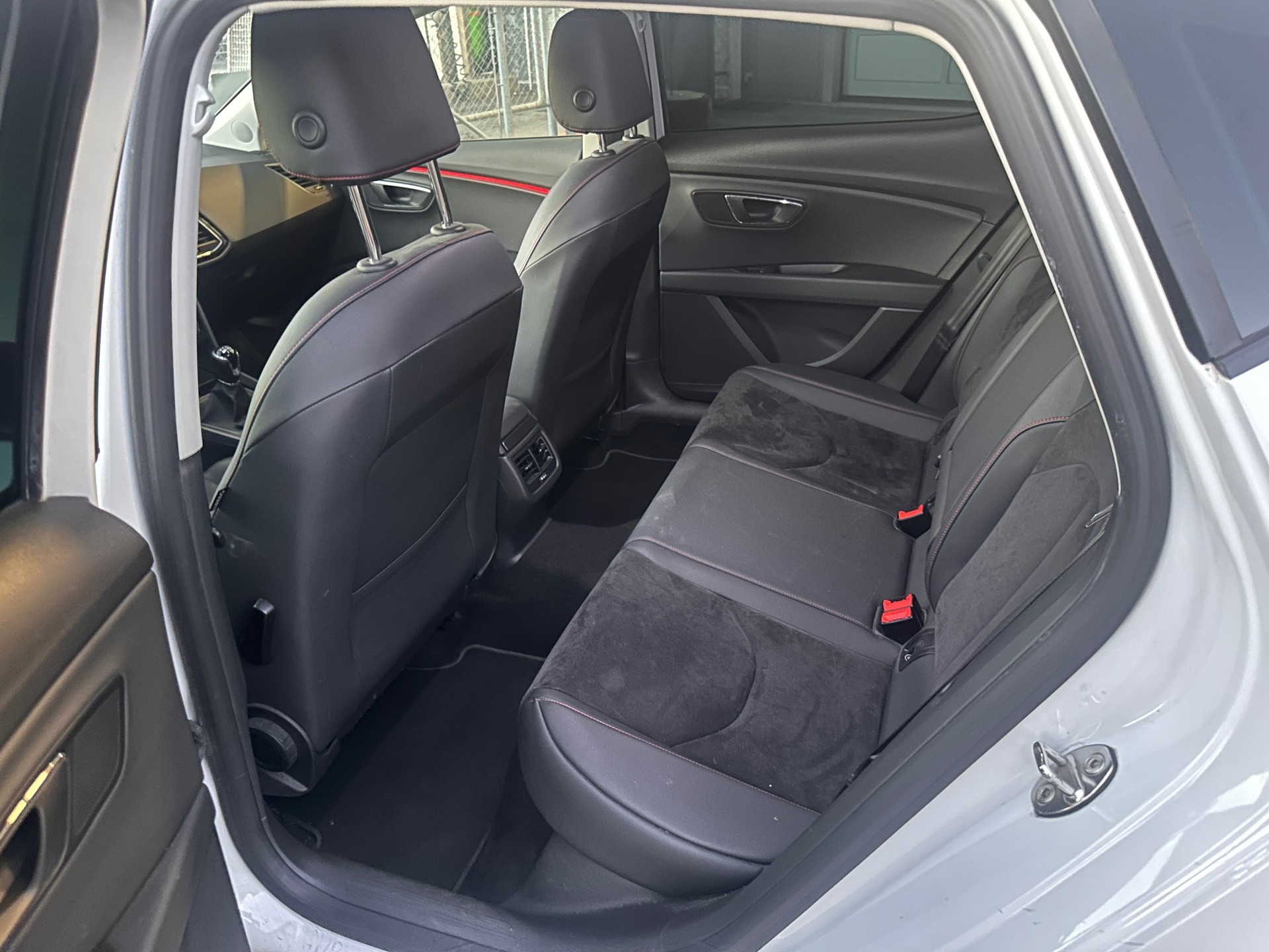 SEAT Leon 2.0 TDI CR FR **ERSTER HAND** SERVICE GEPFLEGT BEI UNS IM HAUSE**FRISCH AB MFK**-image-11
