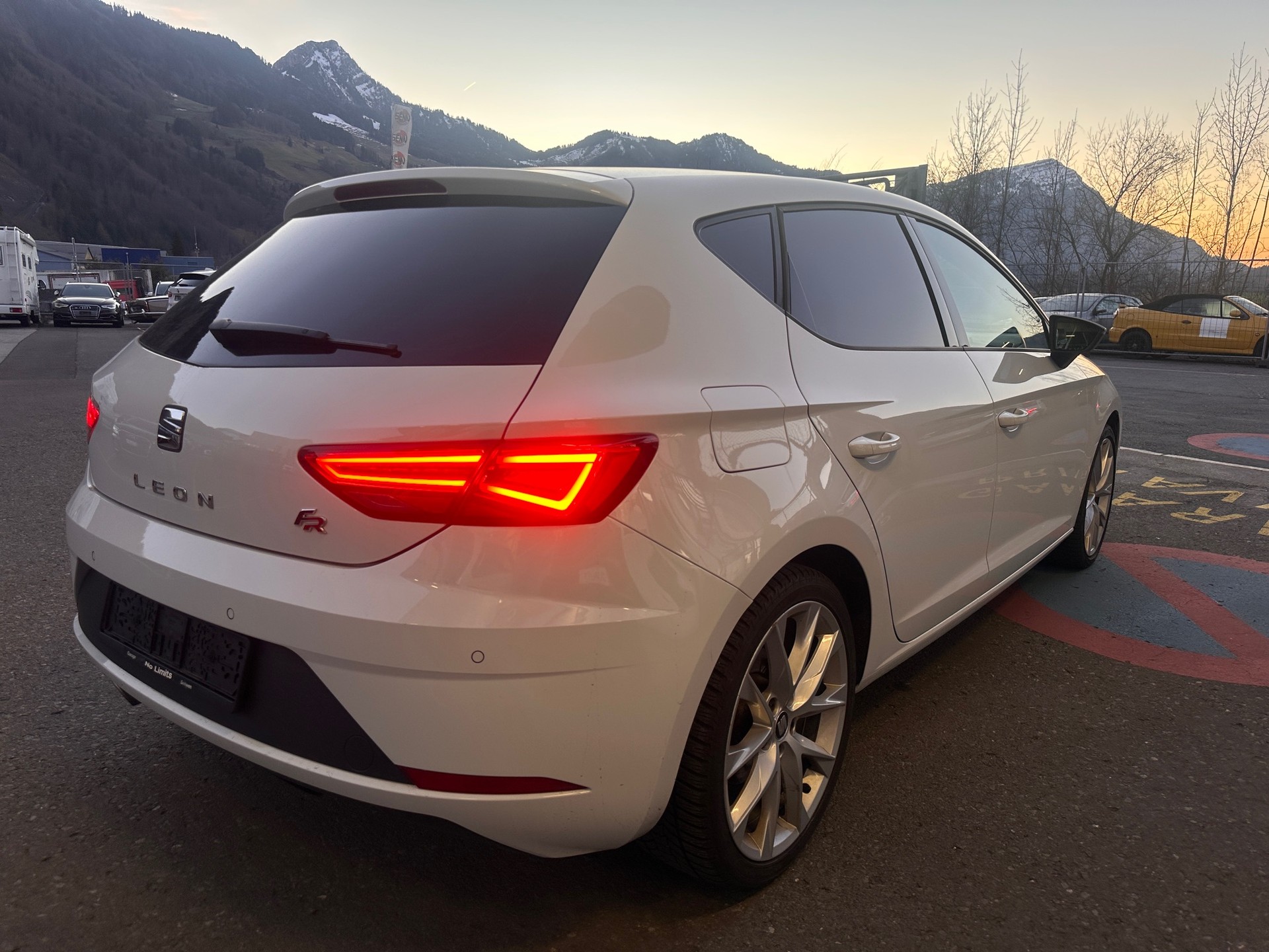 SEAT Leon 2.0 TDI CR FR **ERSTER HAND** SERVICE GEPFLEGT BEI UNS IM HAUSE**FRISCH AB MFK**-image-3