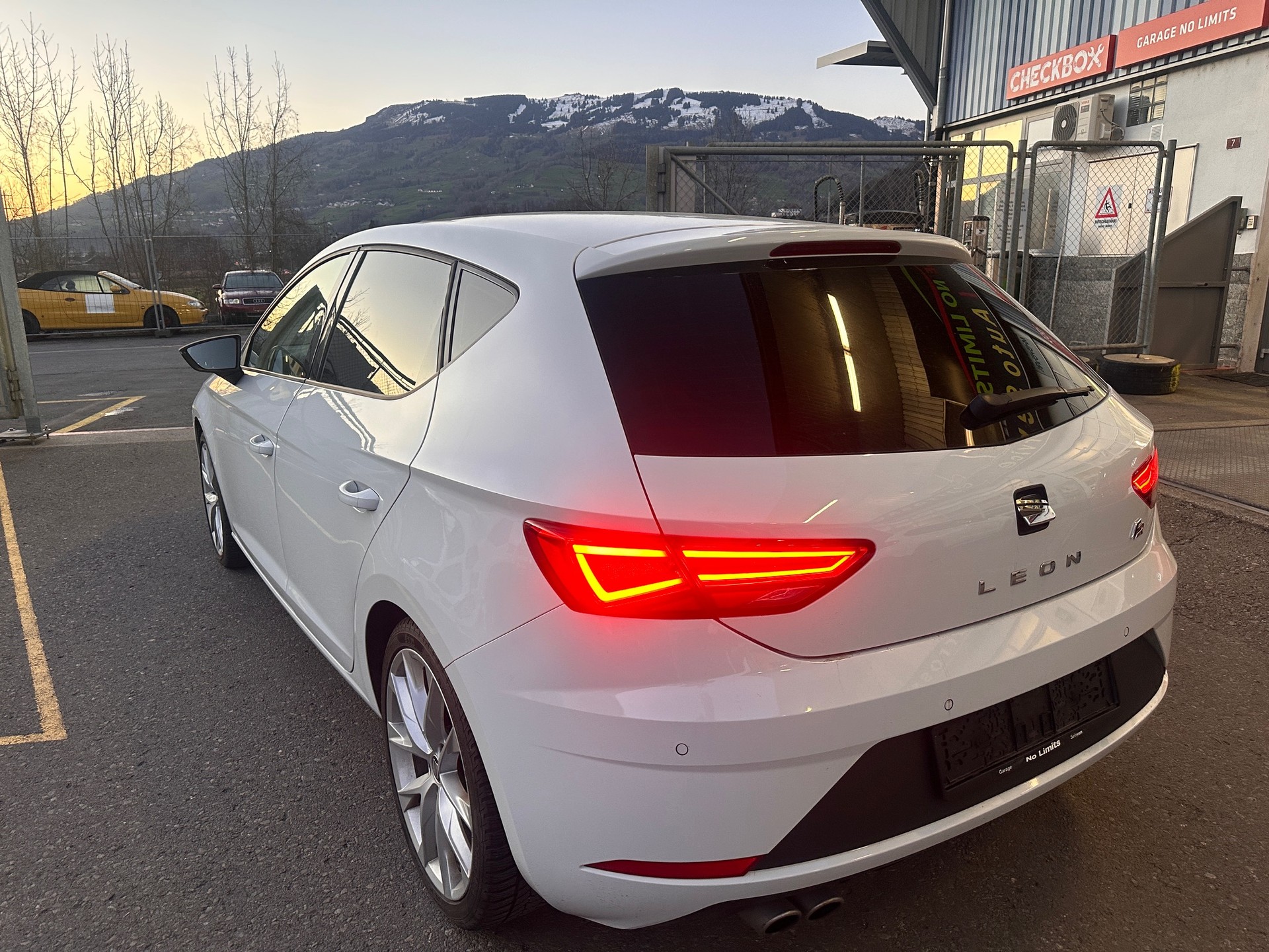 SEAT Leon 2.0 TDI CR FR **ERSTER HAND** SERVICE GEPFLEGT BEI UNS IM HAUSE**FRISCH AB MFK**-image-5
