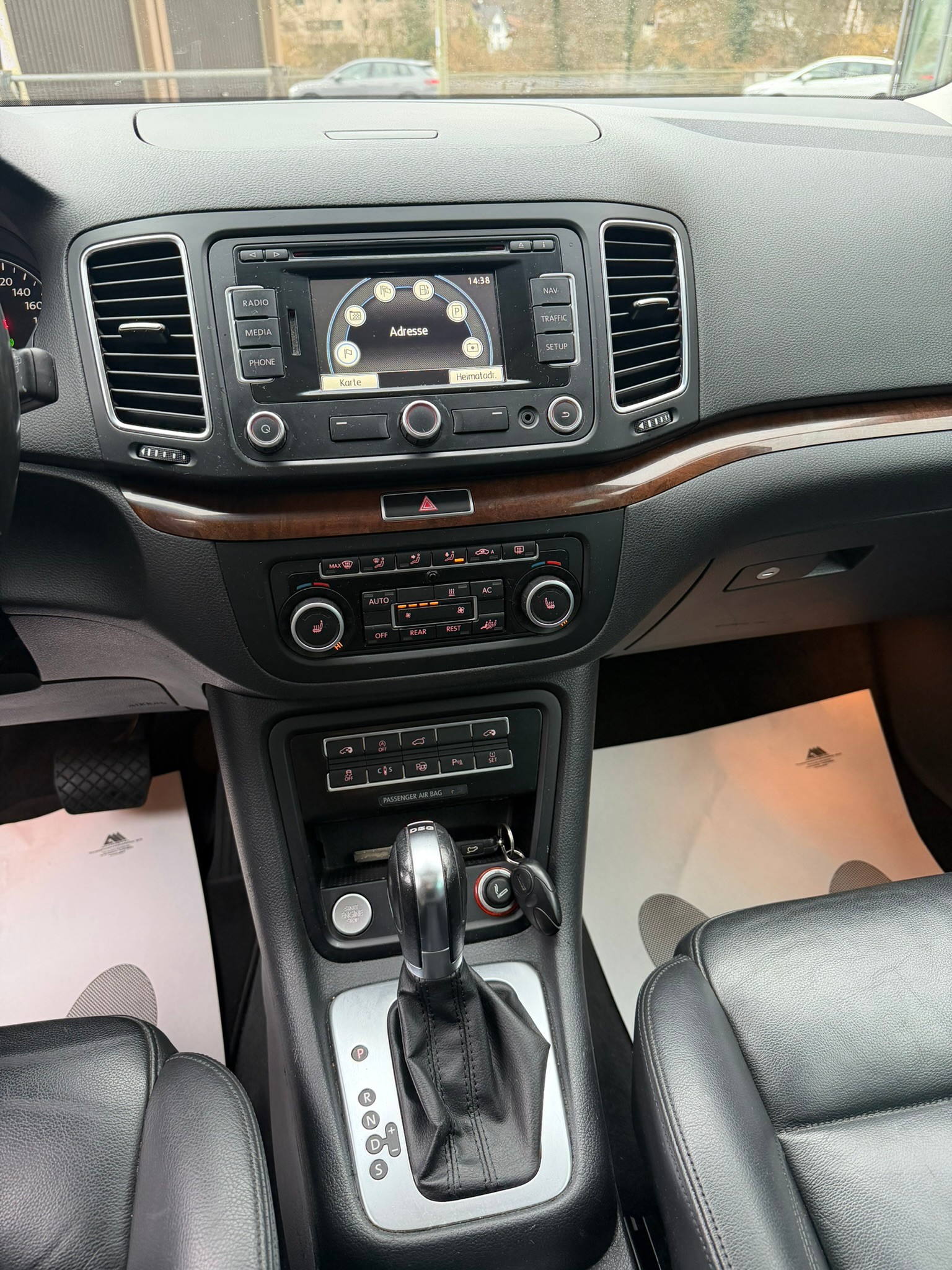 VW Sharan 2.0 TDI BlueMotion Technology Highline-image-11