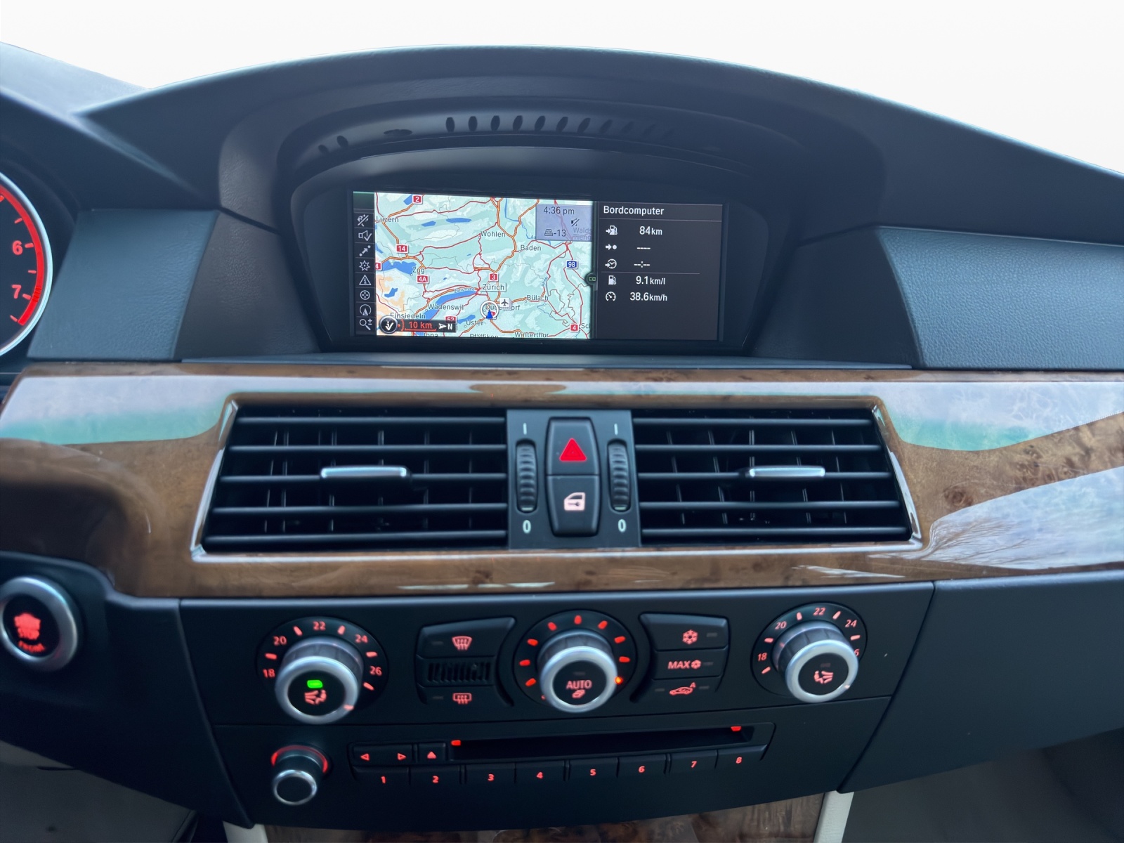 BMW 530xi Steptronic-image-12