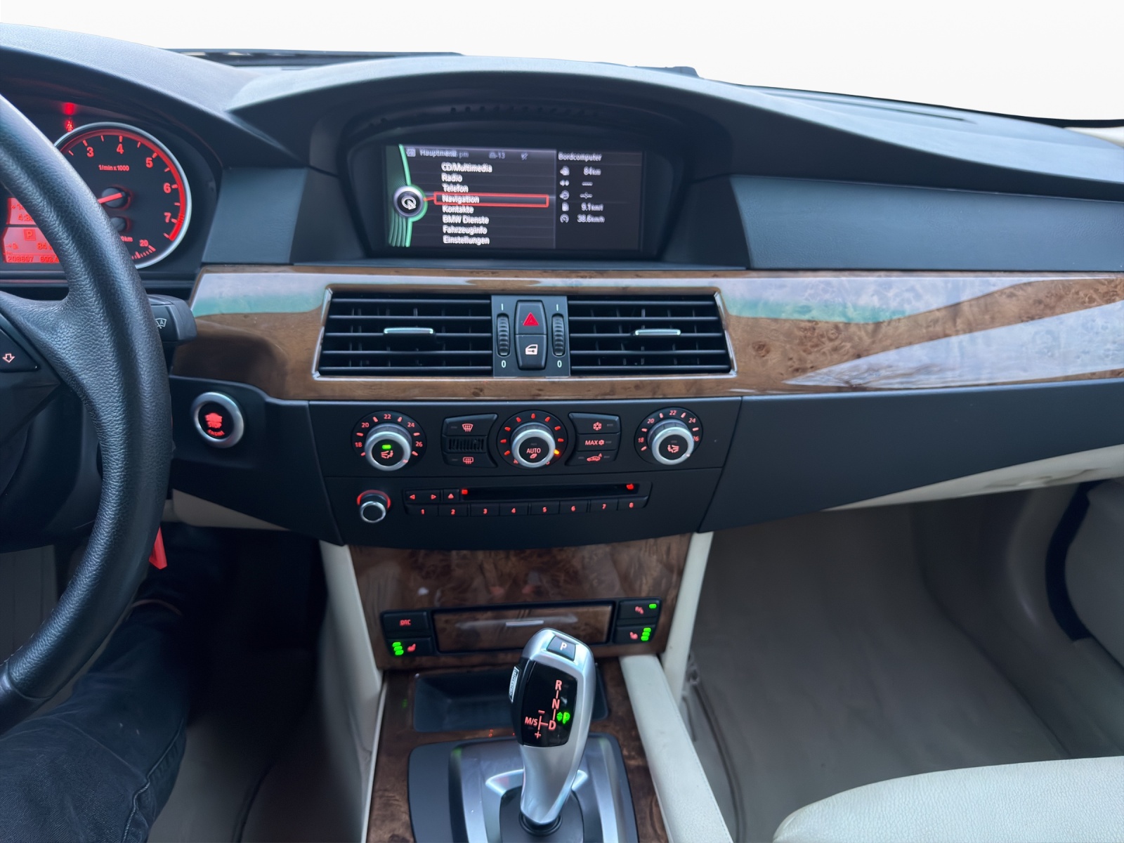 BMW 530xi Steptronic-image-13