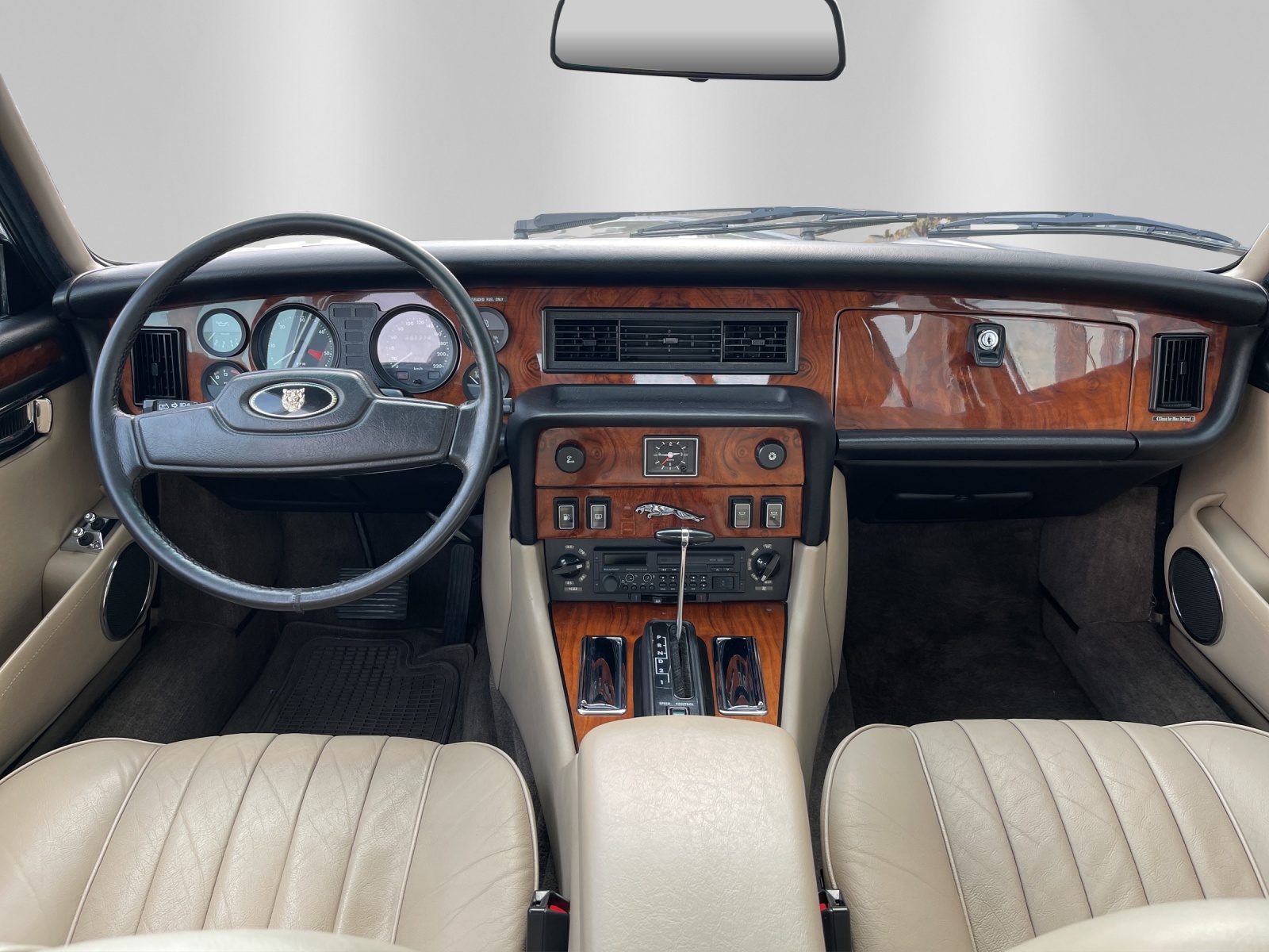 JAGUAR XJ6 4.2 Sovereign-image-10