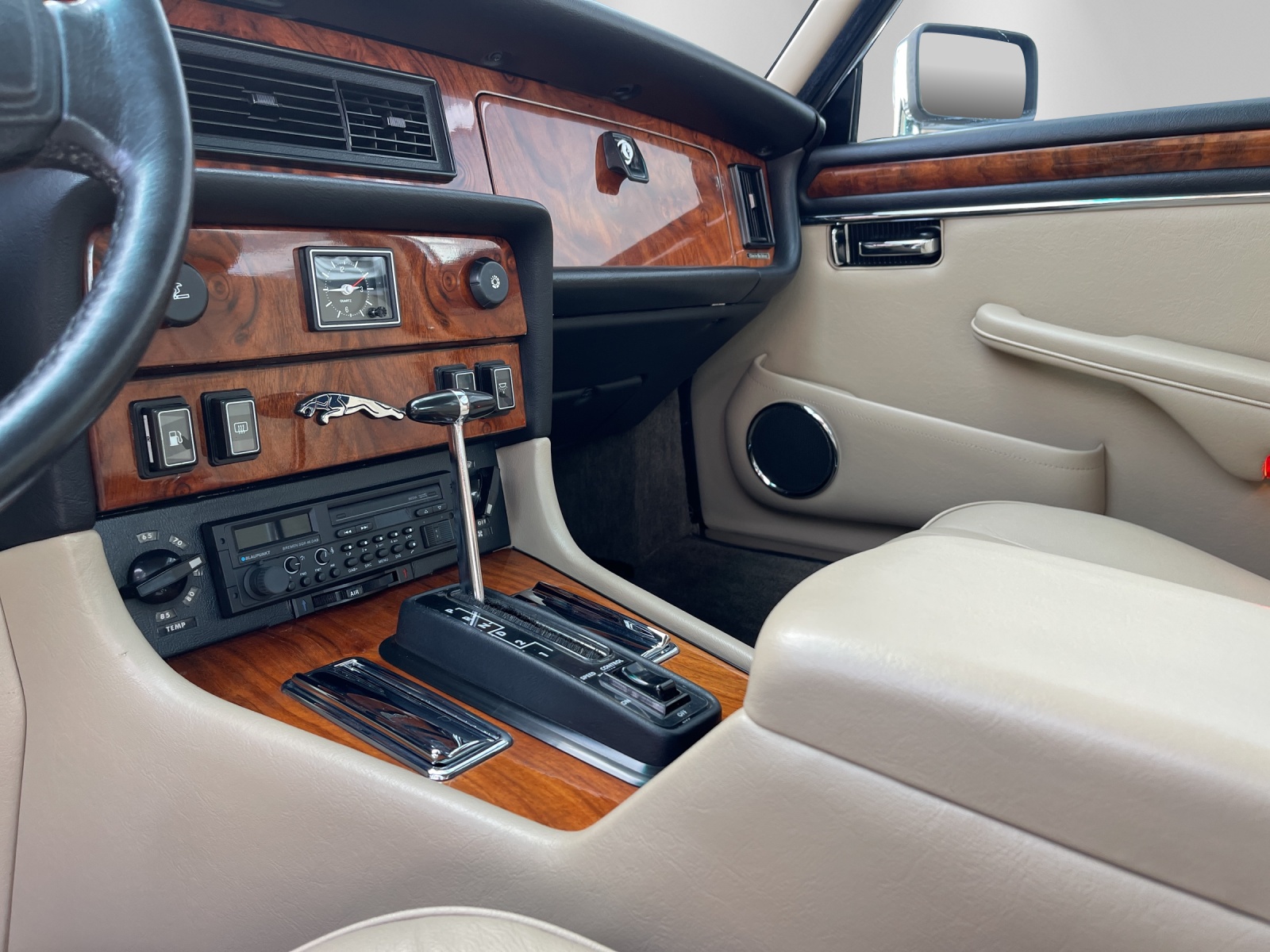 JAGUAR XJ6 4.2 Sovereign-image-9