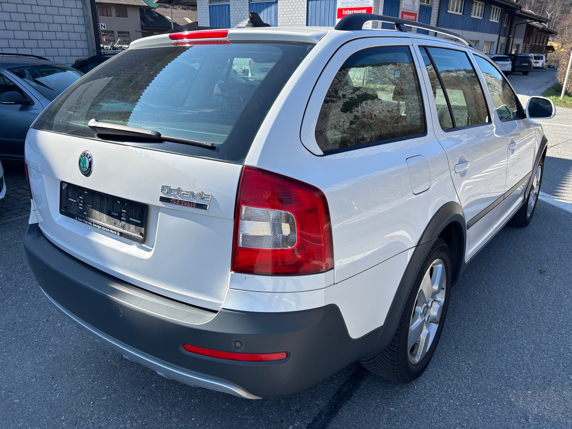 SKODA Octavia Combi 2.0 TDI Scout 4x4 DSG-image-4