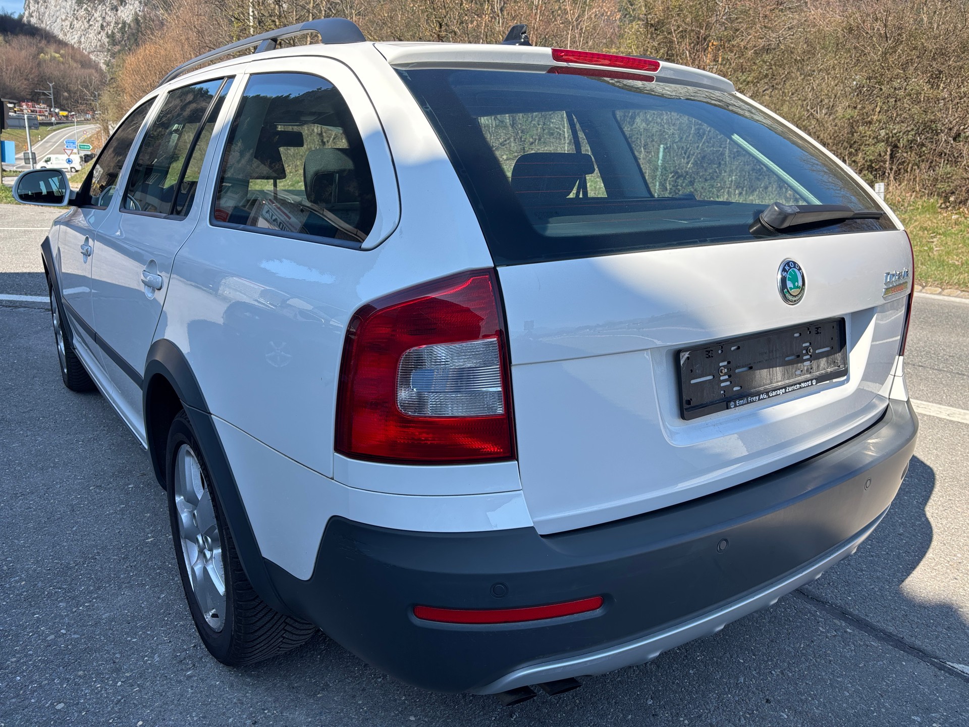 SKODA Octavia Combi 2.0 TDI Scout 4x4 DSG-image-5