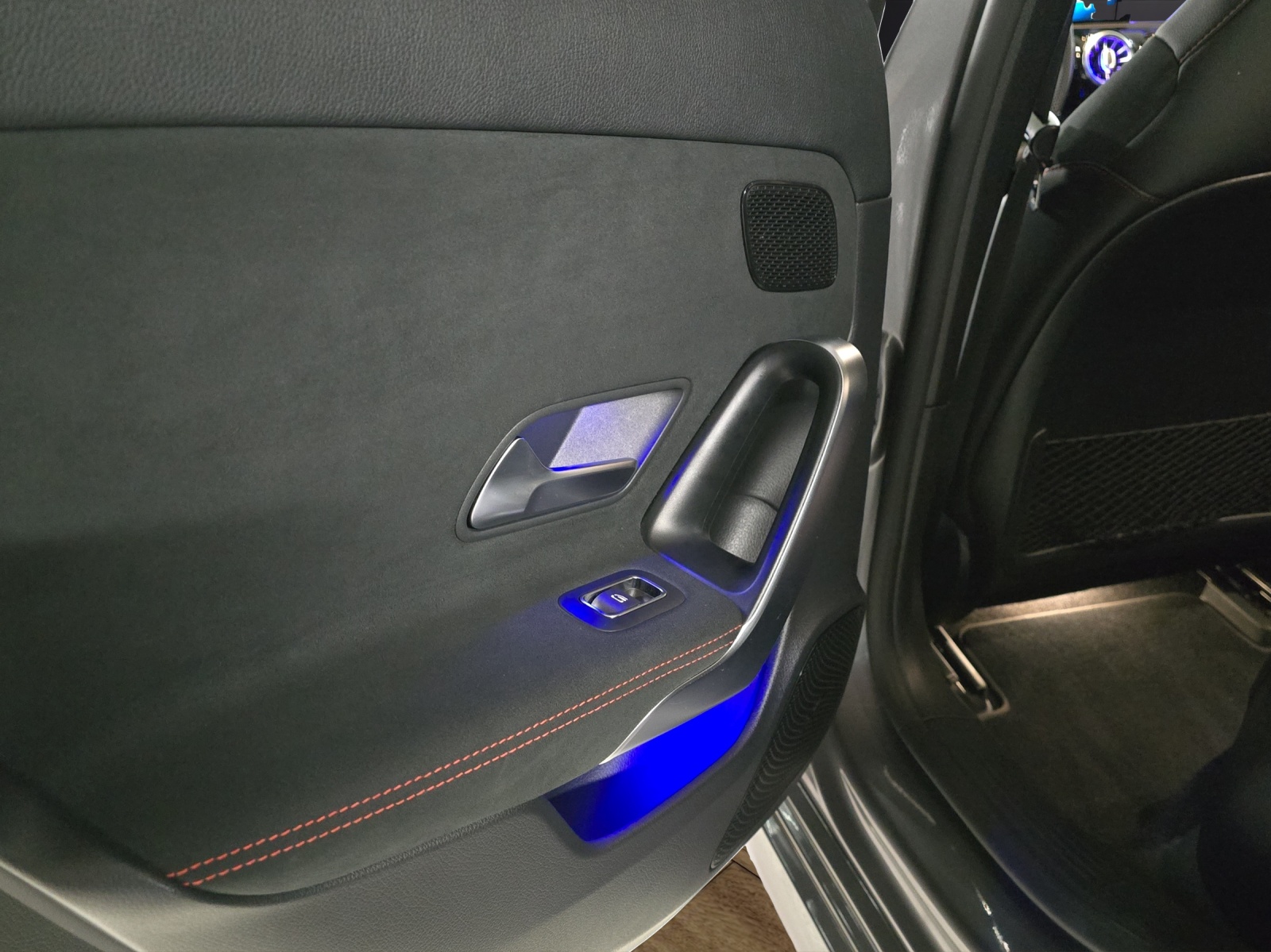 MERCEDES-BENZ A 250 4Matic AMG Line 4Matic 7G-DCT-image-13