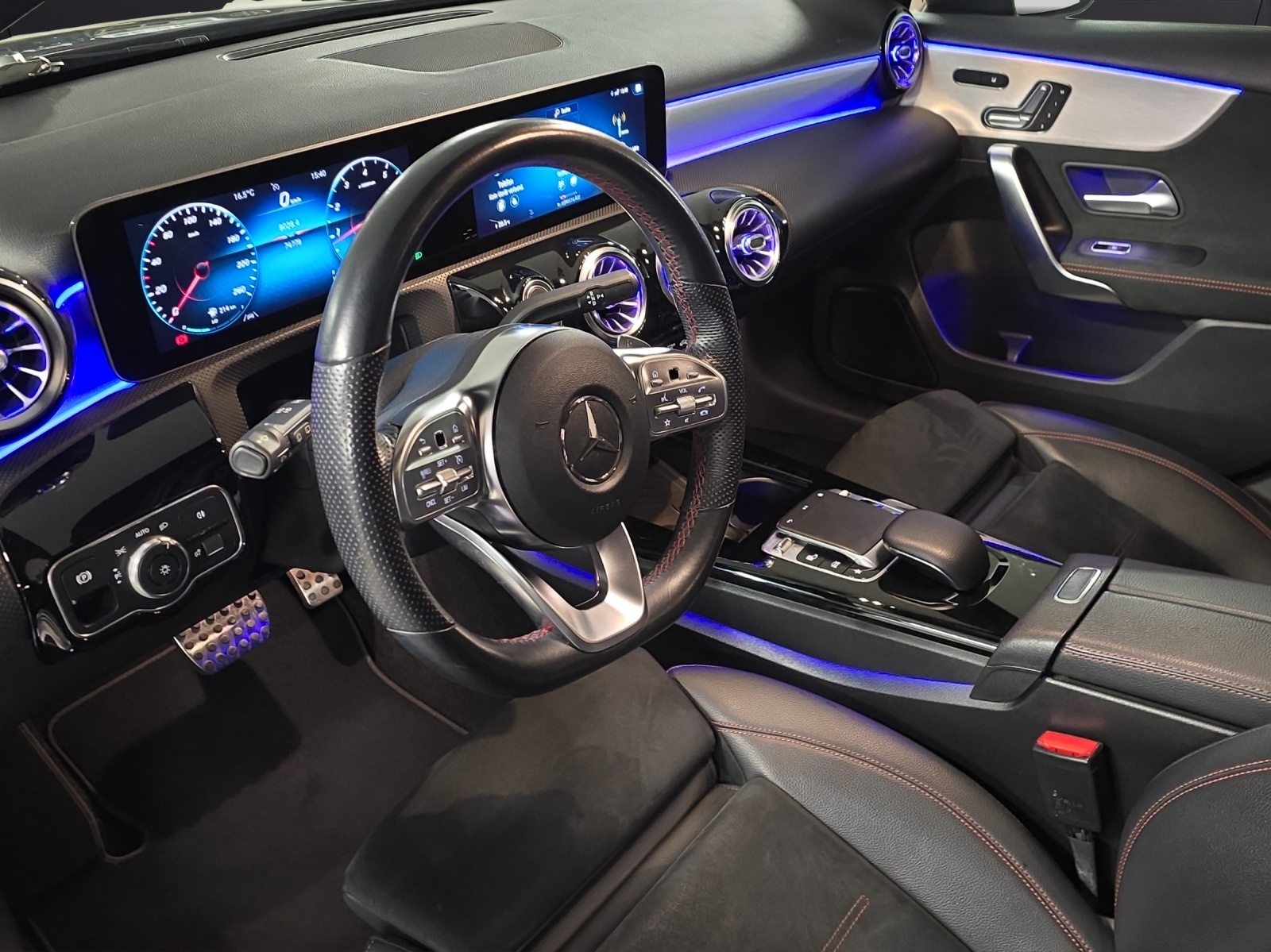 MERCEDES-BENZ A 250 4Matic AMG Line 4Matic 7G-DCT-image-9