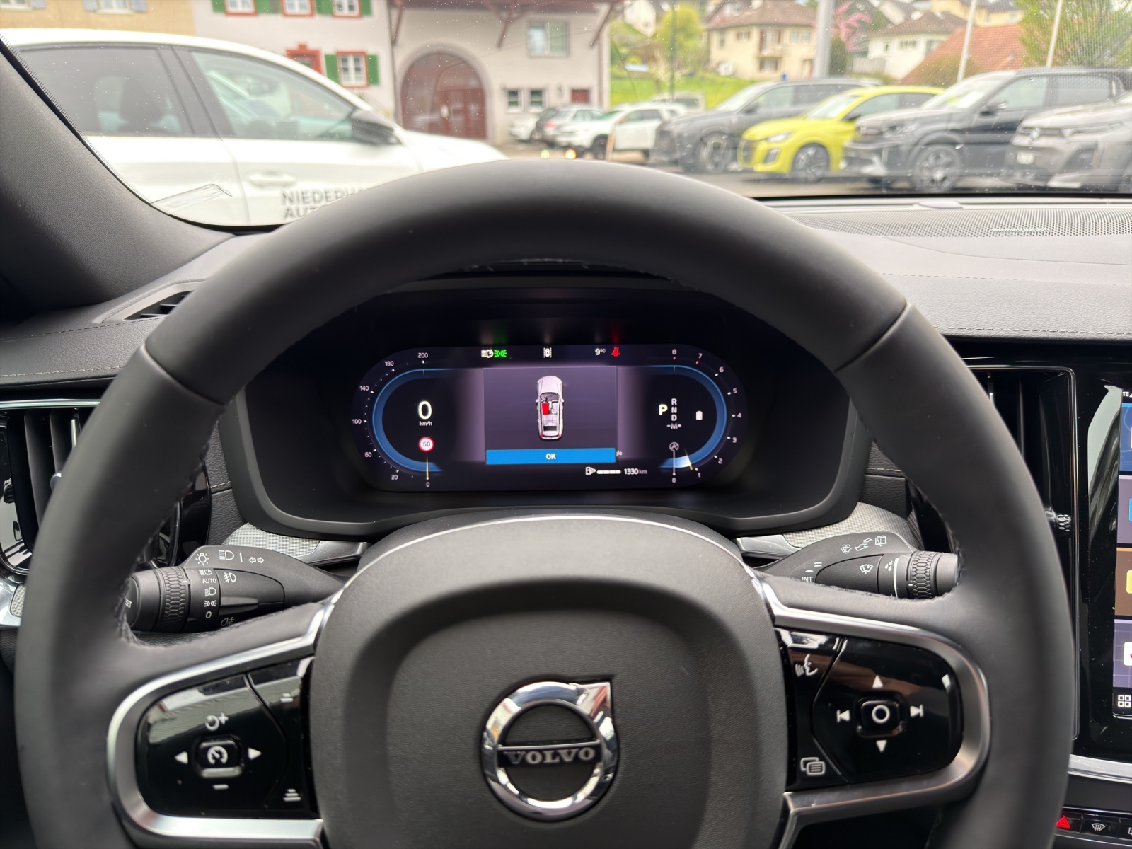 VOLVO V60 2.0 B4 Ultimate Dark-image-9