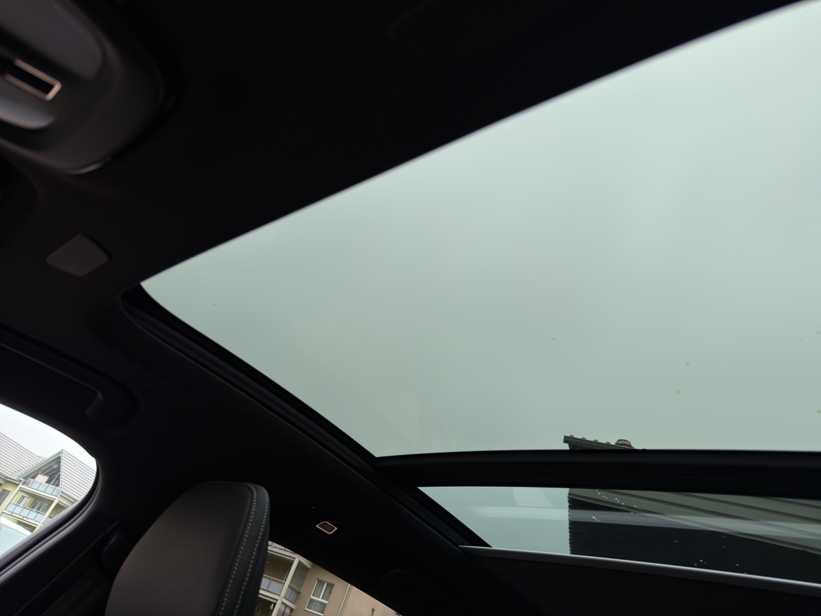VOLVO V60 2.0 B4 Ultimate Dark-image-11