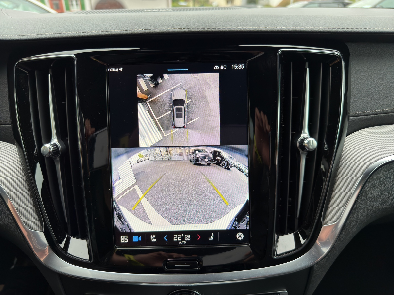 VOLVO V60 2.0 B4 Ultimate Dark-image-8