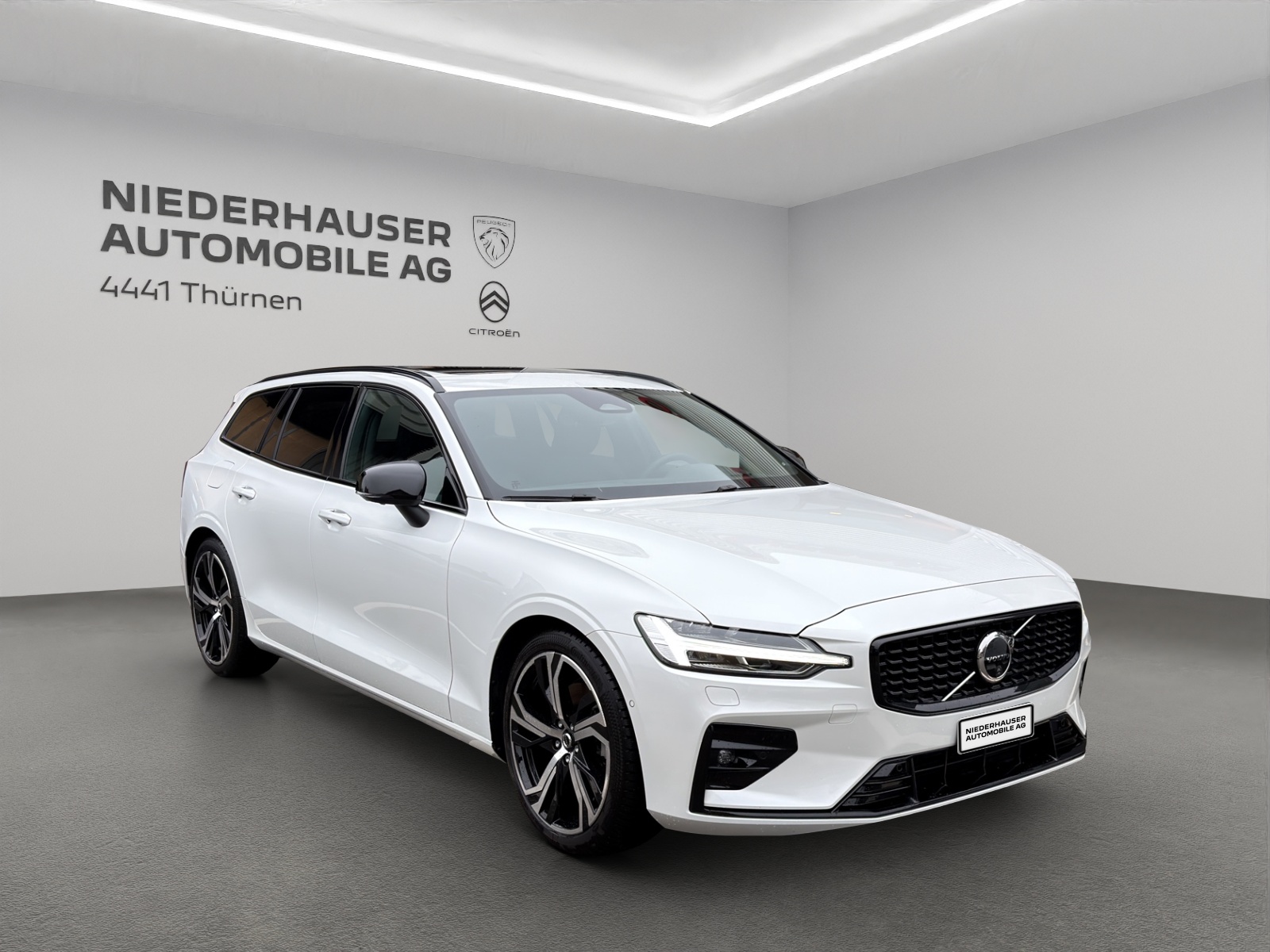 VOLVO V60 2.0 B4 Ultimate Dark-image-0