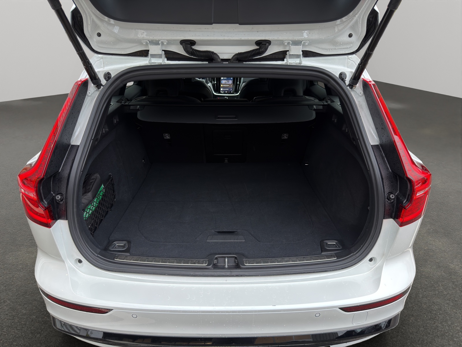 VOLVO V60 2.0 B4 Ultimate Dark-image-5
