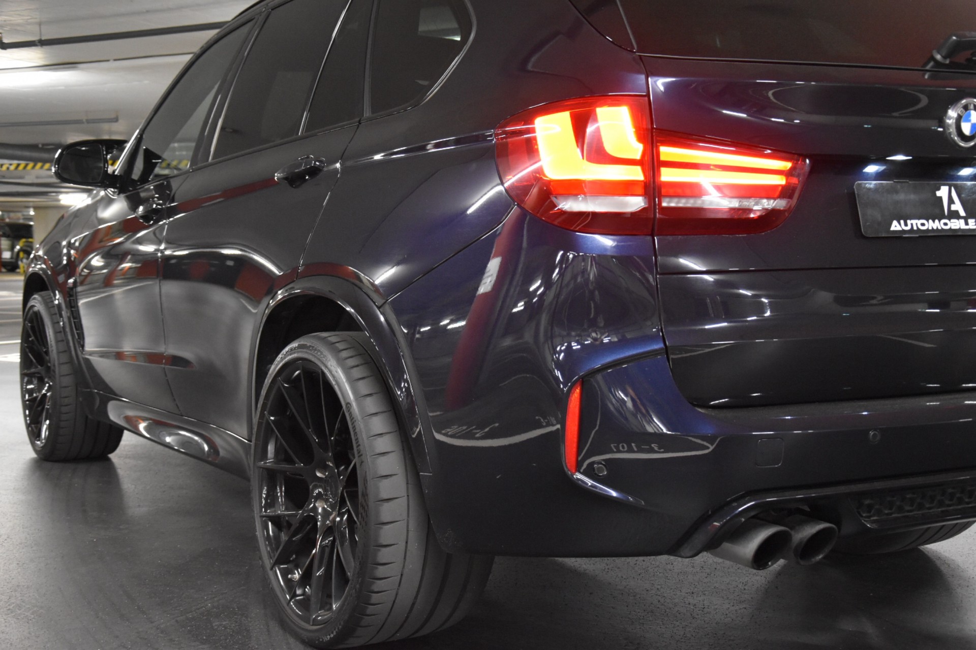 BMW X5M Steptronic * CARBONSCHWARZ INDIVIDUAL *-image-4
