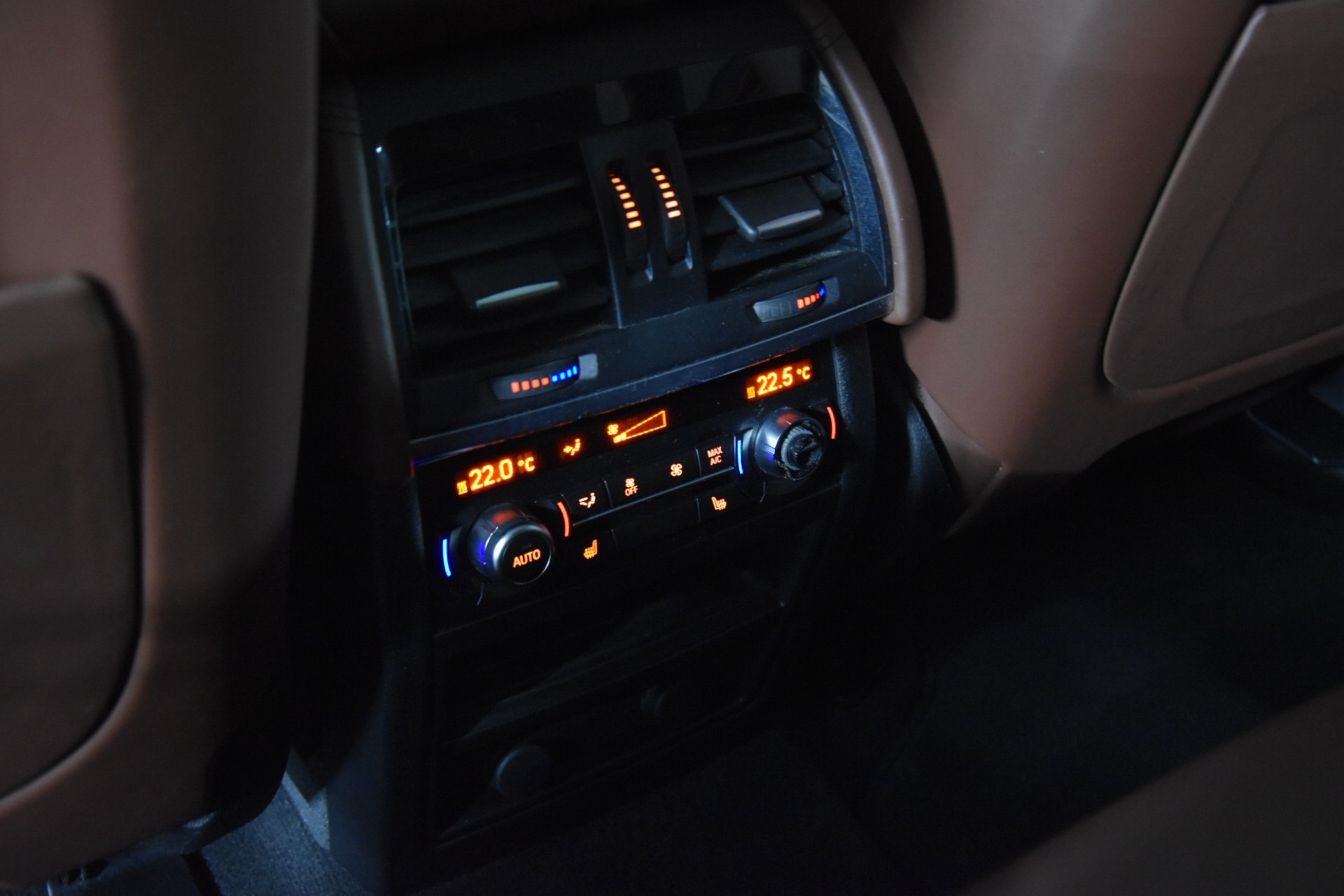BMW X5M Steptronic * CARBONSCHWARZ INDIVIDUAL *-image-25