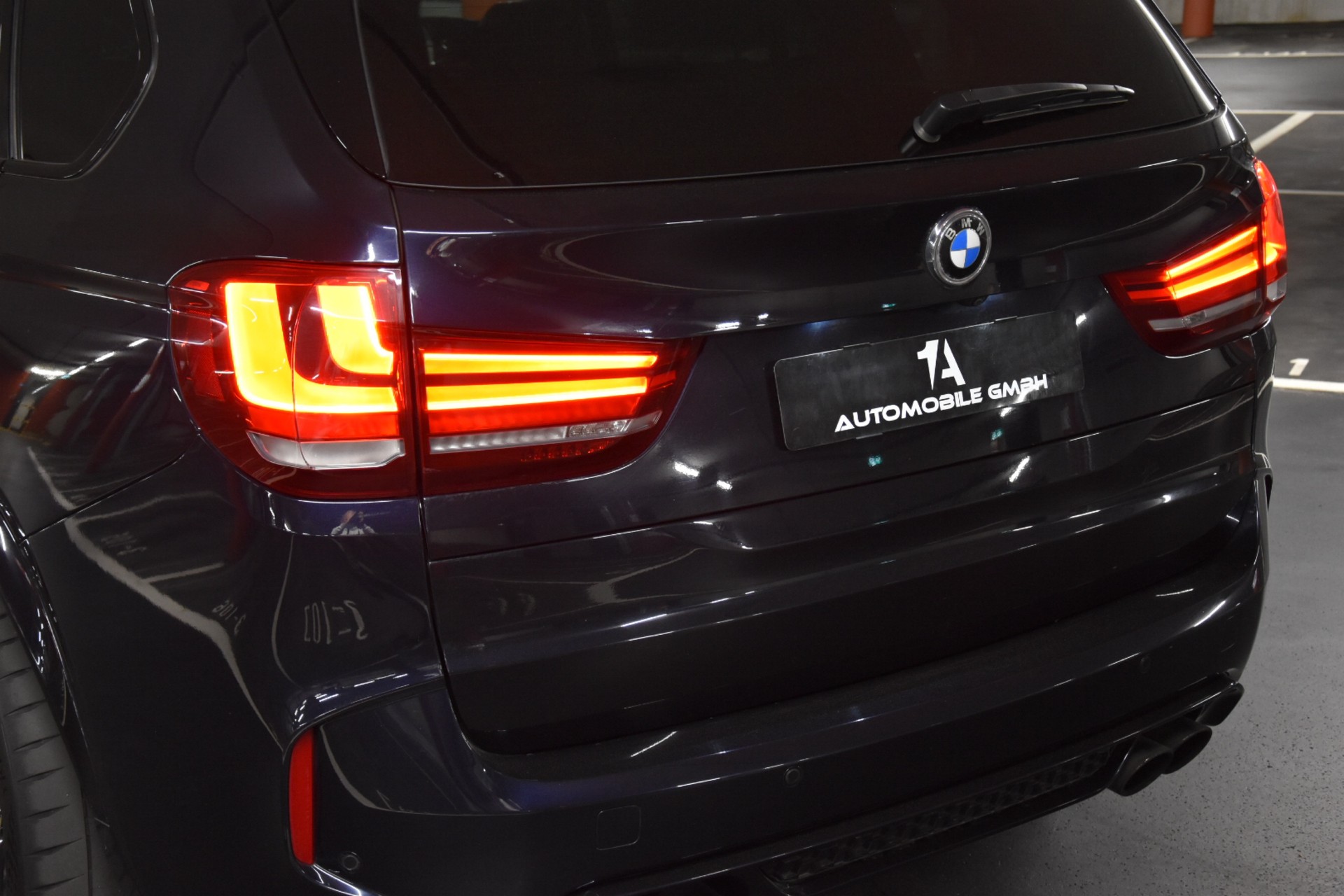BMW X5M Steptronic * CARBONSCHWARZ INDIVIDUAL *-image-5