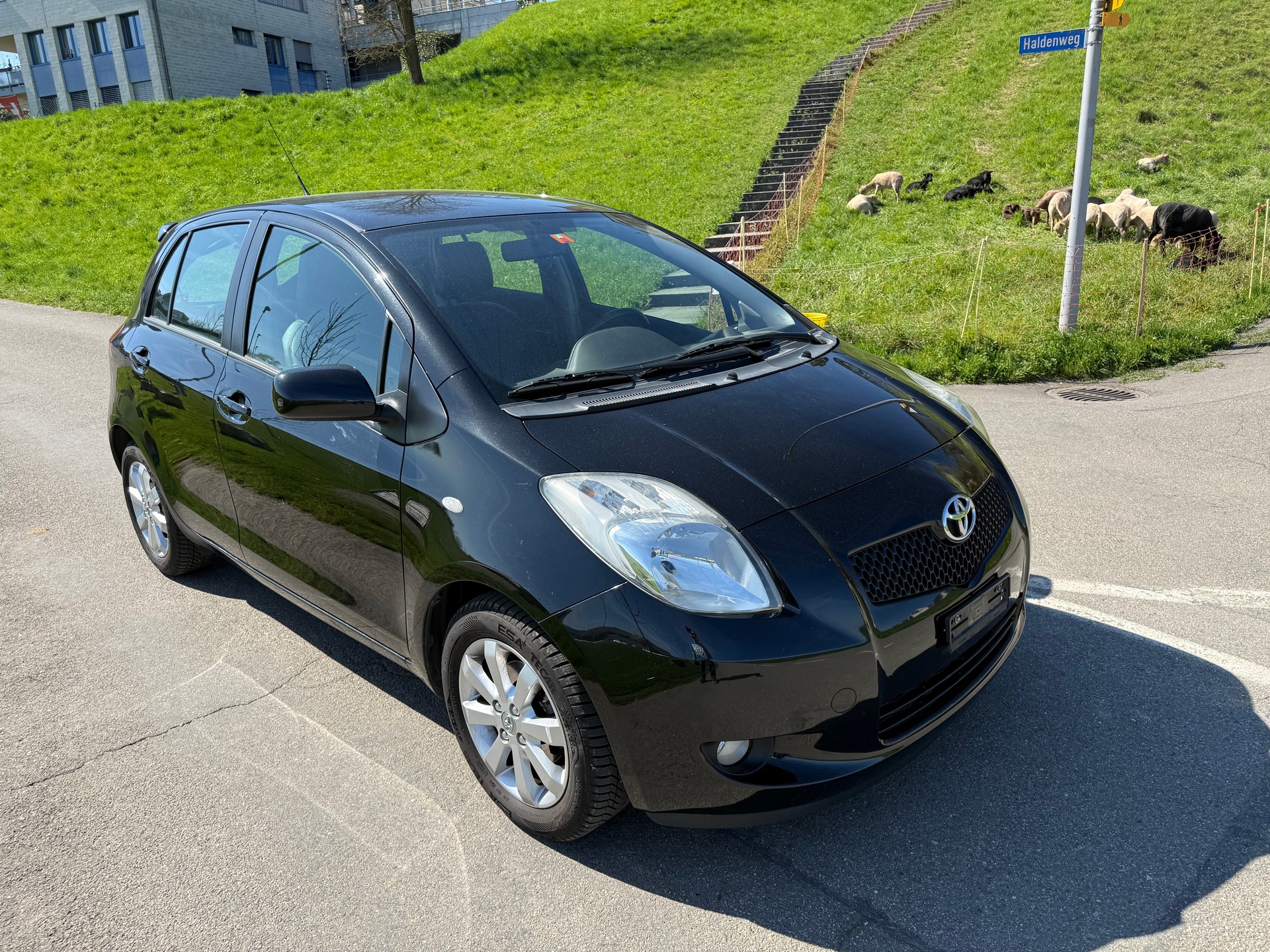 TOYOTA Yaris 1.3 Linea Sol-image-1