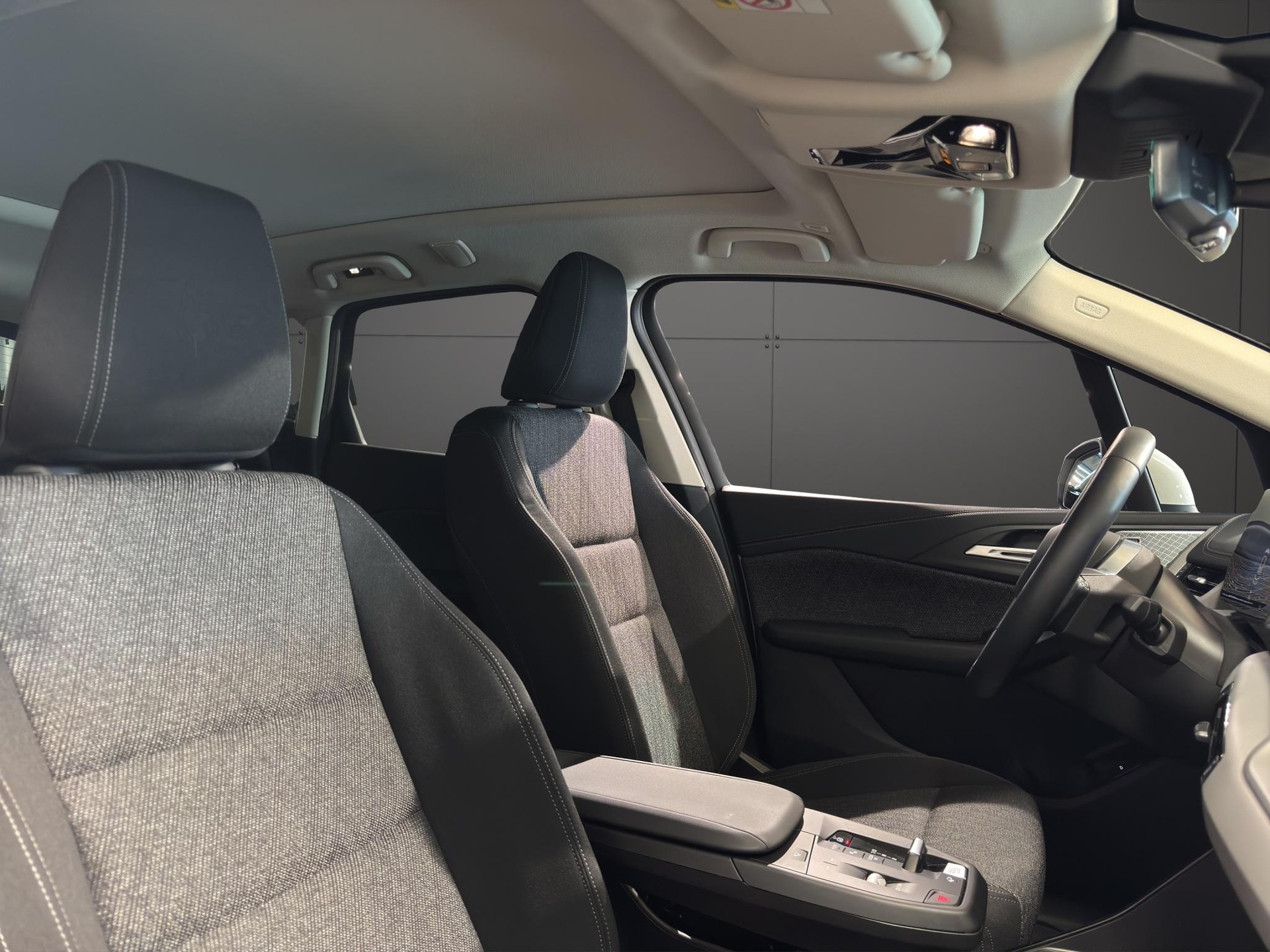 BMW 218d Active Tourer-image-16