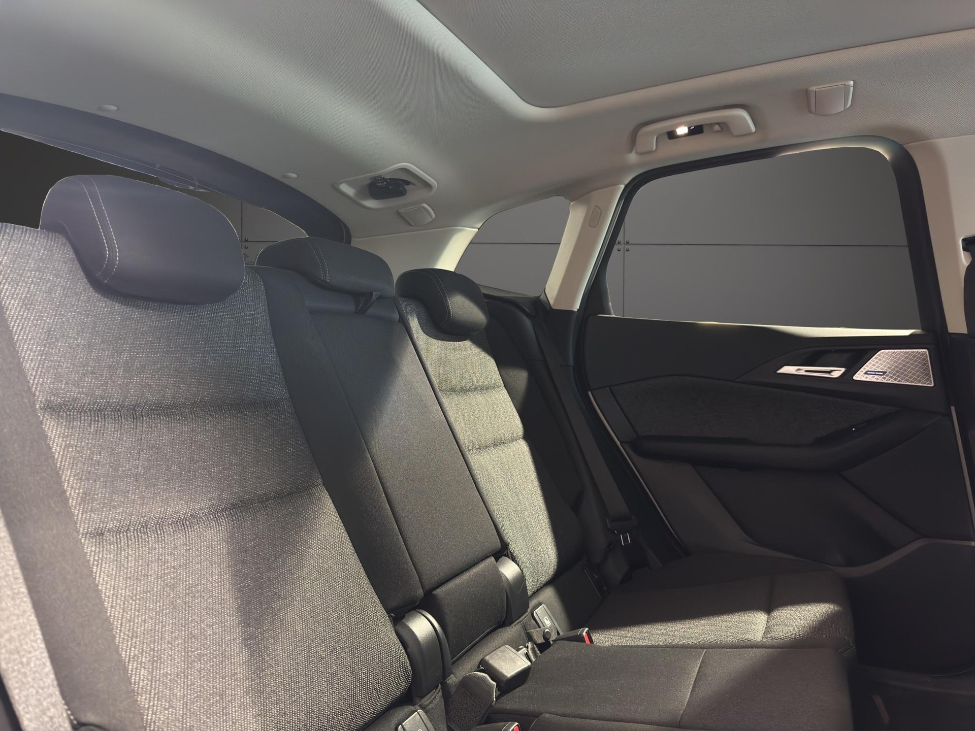 BMW 218d Active Tourer-image-15