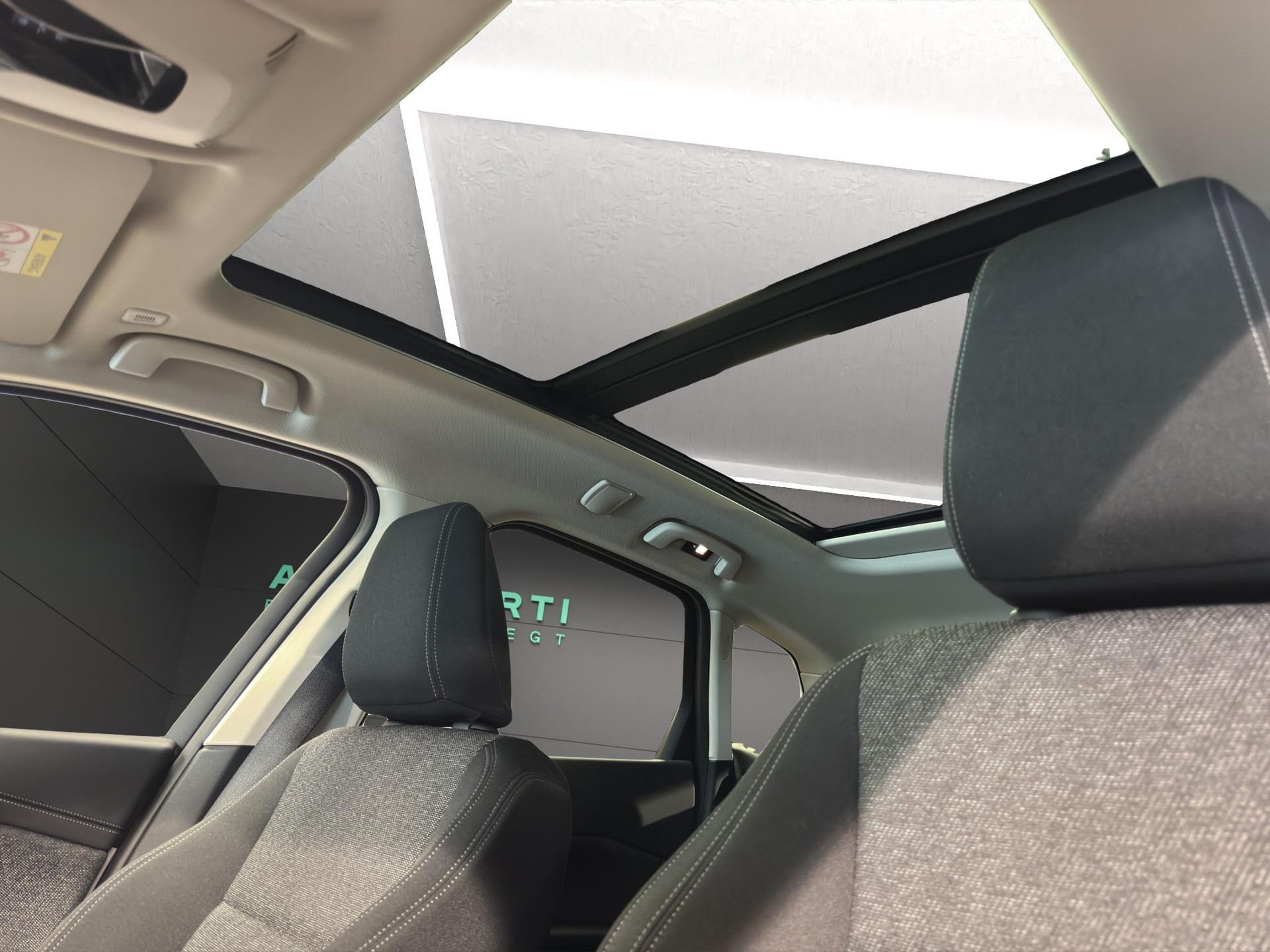 BMW 218d Active Tourer-image-19