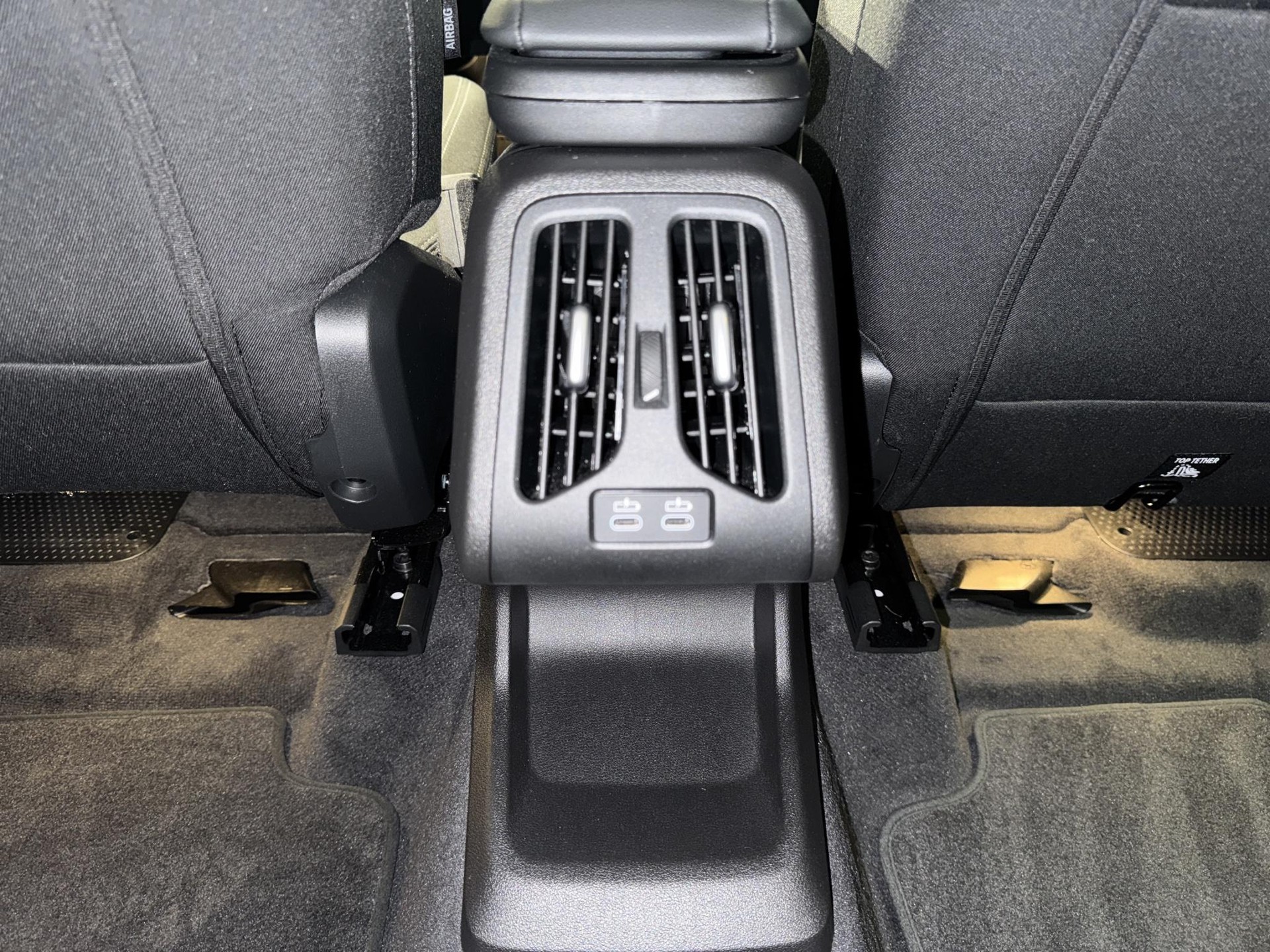 BMW 218d Active Tourer-image-9