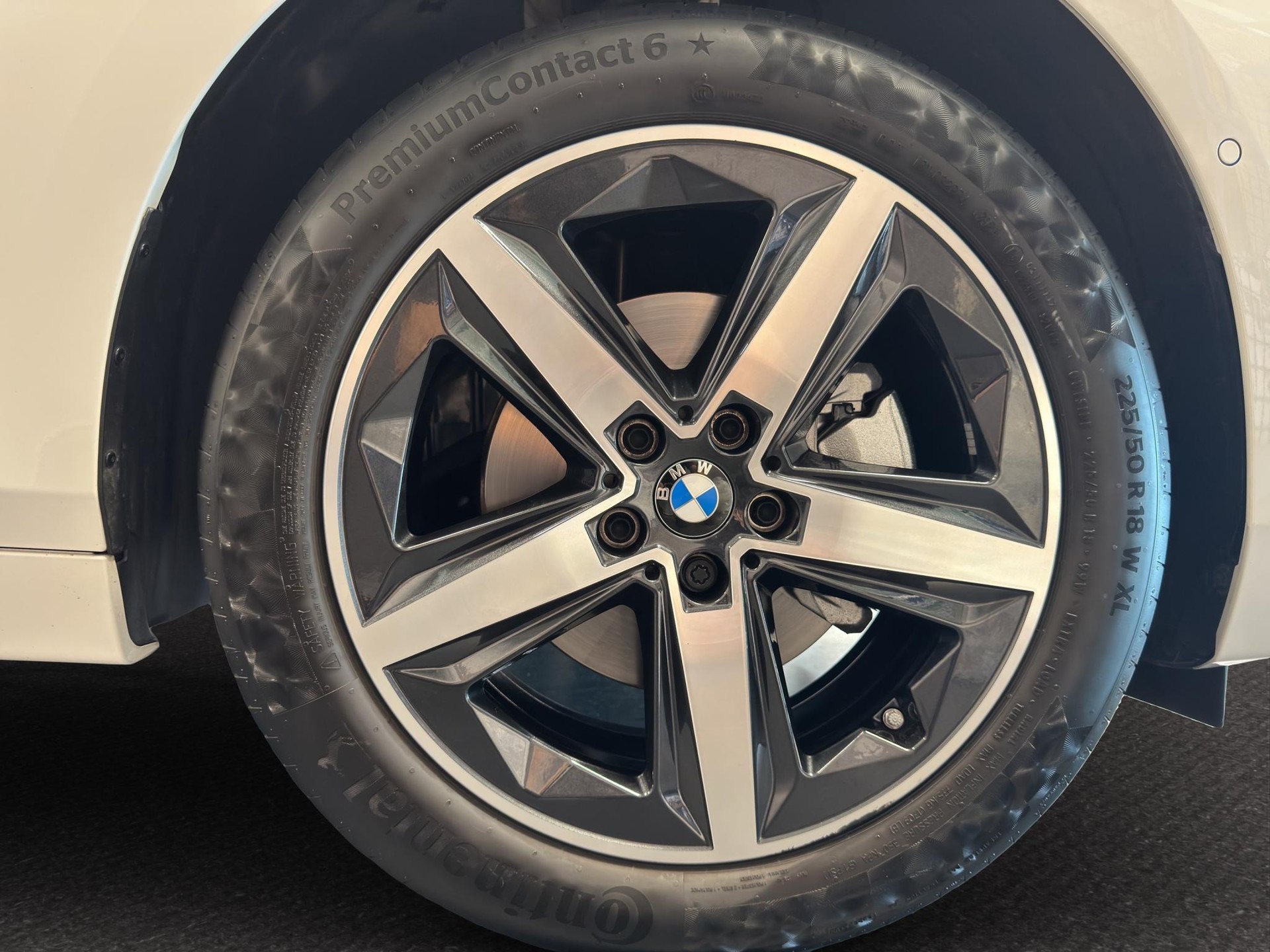 BMW 218d Active Tourer-image-13